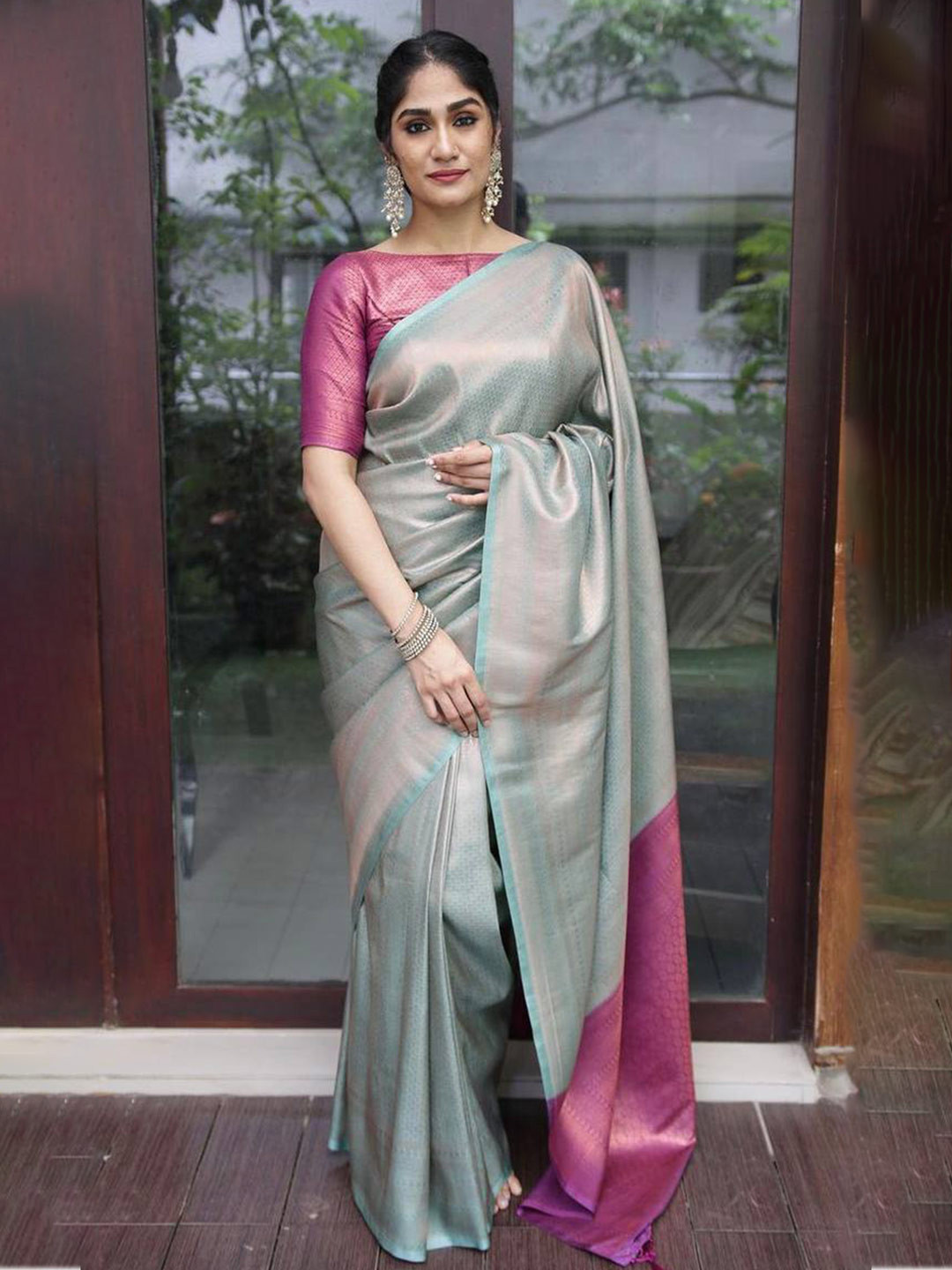 

REALLTREND Woven Design Zari Pure Silk Kanjeevaram Saree, Blue