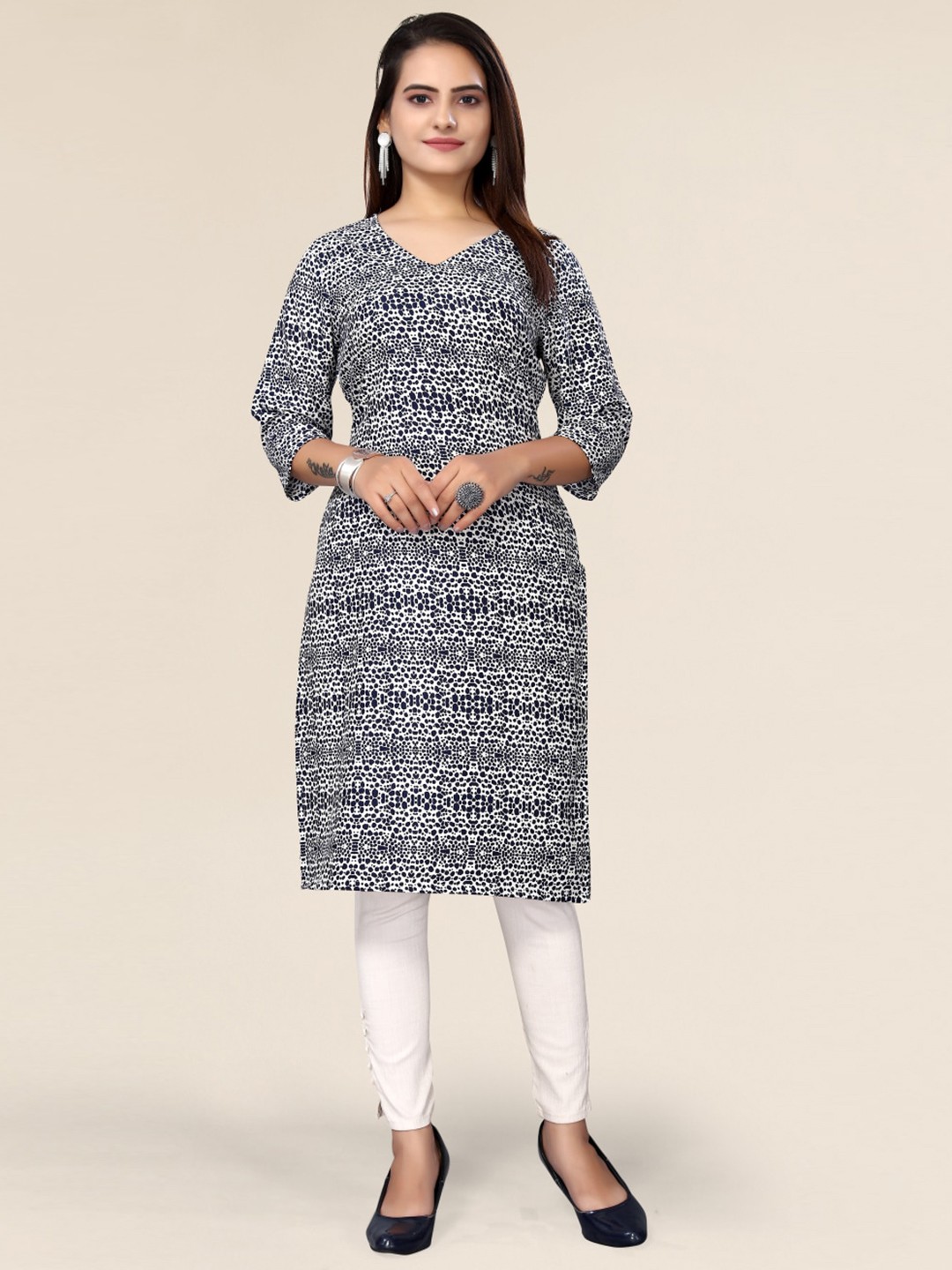 

PYARI - A style for every story Abstract Printed V-Neck Straight Kurta, Black