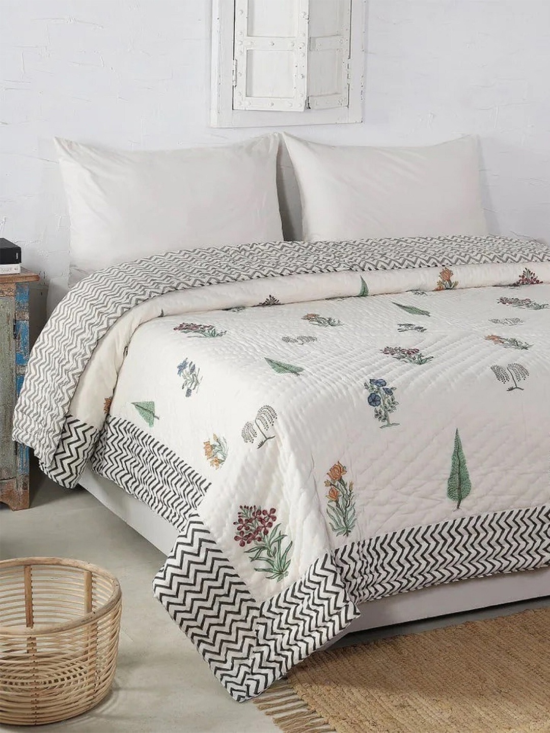 

BLOCKSOFJAIPUR White & Green Floral Mild Winter 350 GSM Cotton Single Bed Quilt