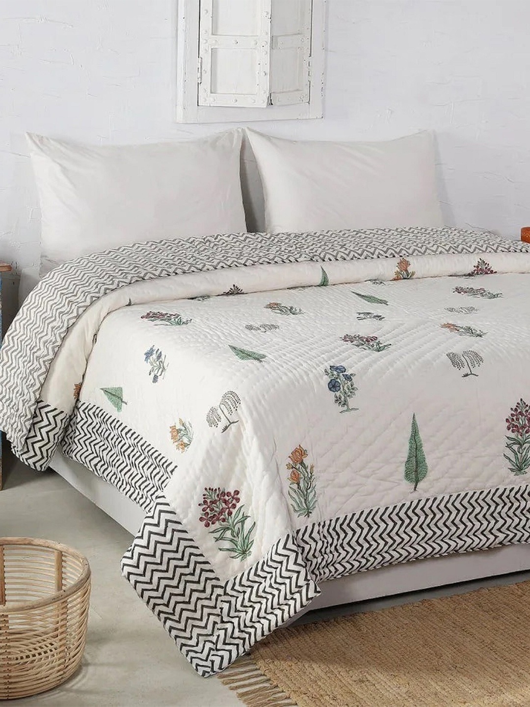 

BLOCKSOFJAIPUR White & Blue Floral Mild Winter 350 GSM Cotton Double Bed Quilt