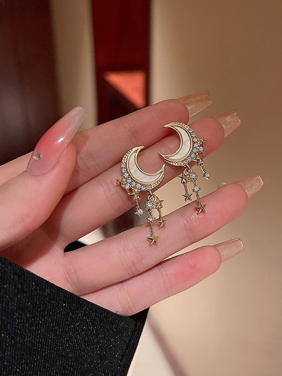 

FIMBUL Gold-Plated Crescent Shaped Drop Earrings