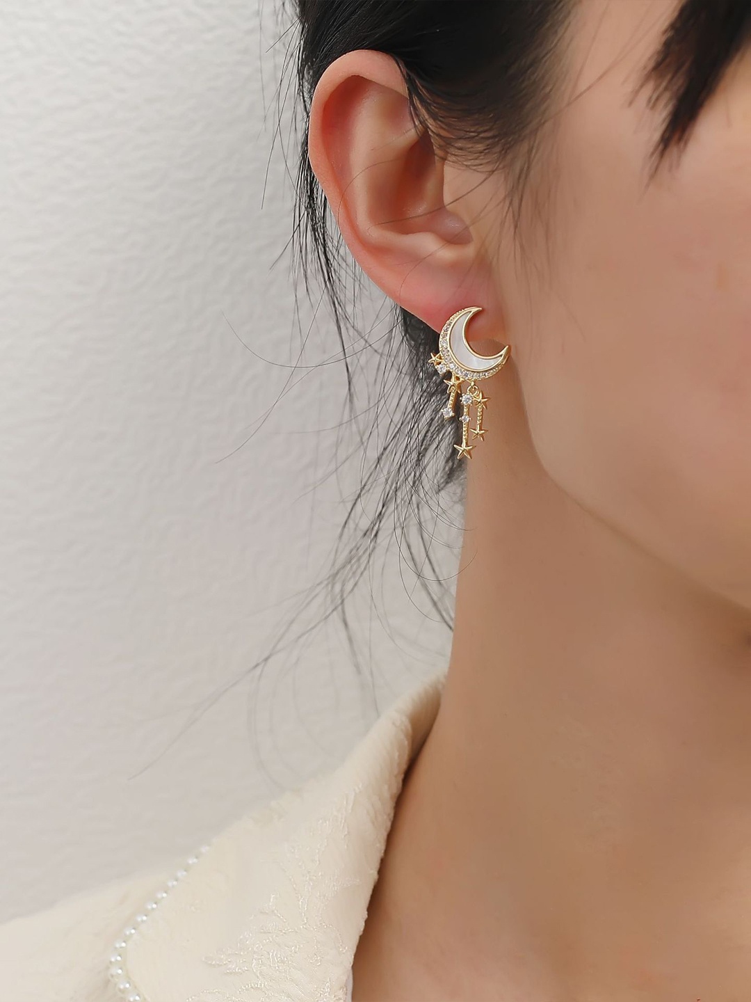 

FIMBUL Gold-Plated Stainless Steel Stones Studded Crescent Shaped Drop Earrings