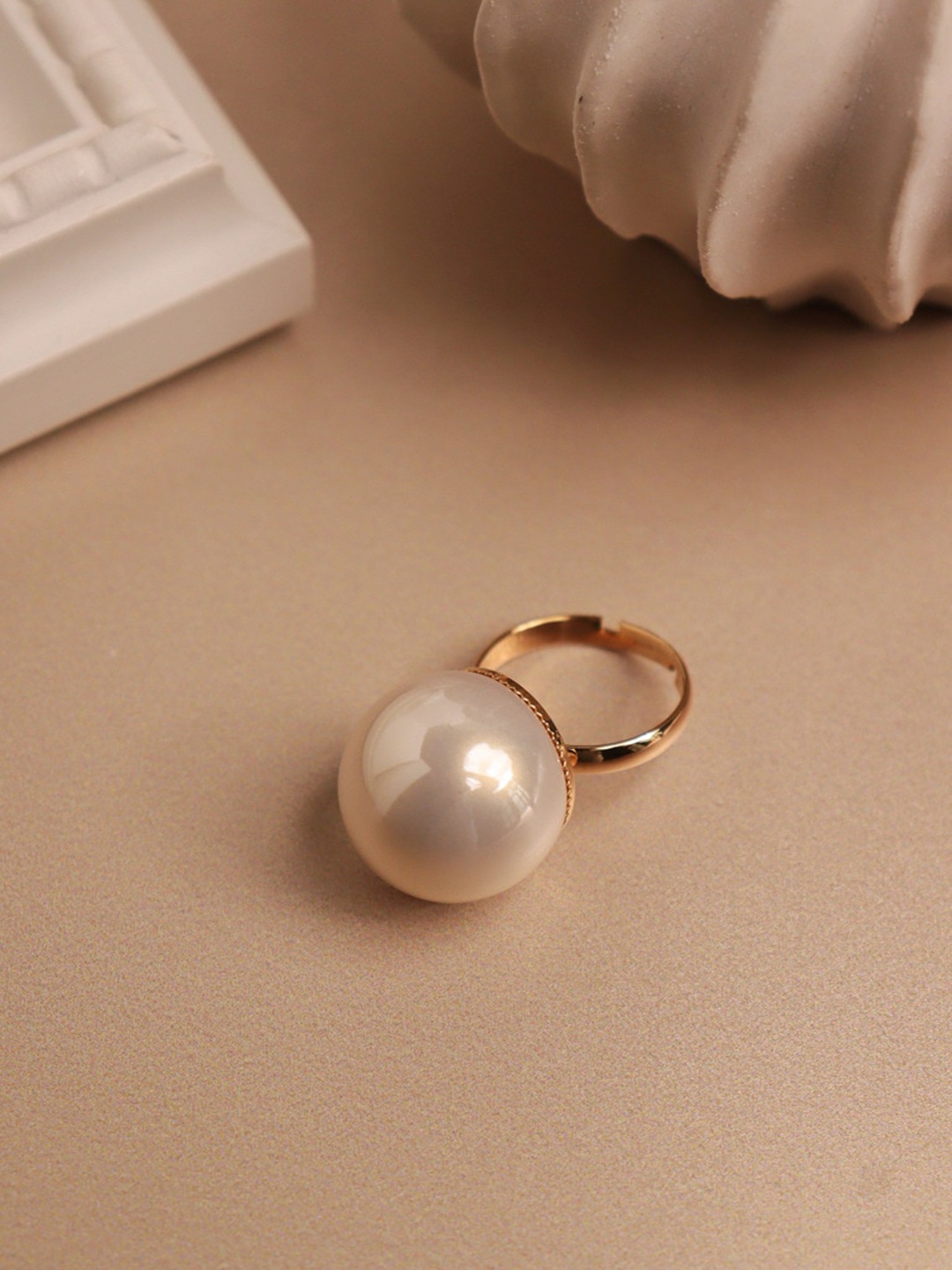 

CURIO COTTAGE Gold-Plated Pearl Detail Finger Ring
