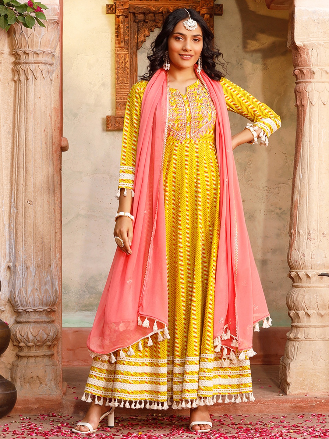 

Chandbaali Women Geometric Printed Embroidery Pure Cotton Kurta Pant with Dupatta Set, Yellow