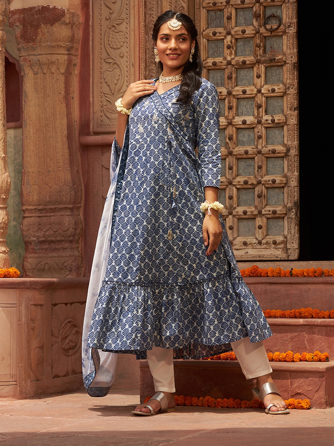 

Chandbaali Ethnic Motif Printed Pure Cotton Zari Kurta With Pyjama & Dupatta, Blue