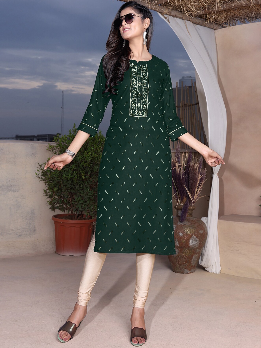 

Ariya Prints Geometric Woven Design Thread Work Detailed Jacquard Silk Straight Kurta, Green