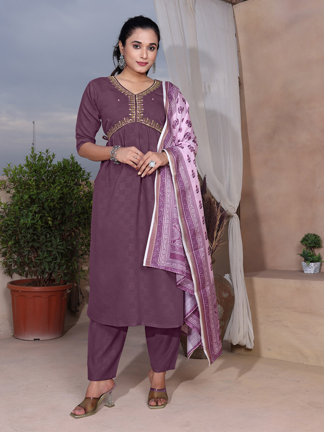

Ariya Prints Floral Angrakha Thread Work Pure Silk Kurta with Pyjamas & Dupatta, Purple