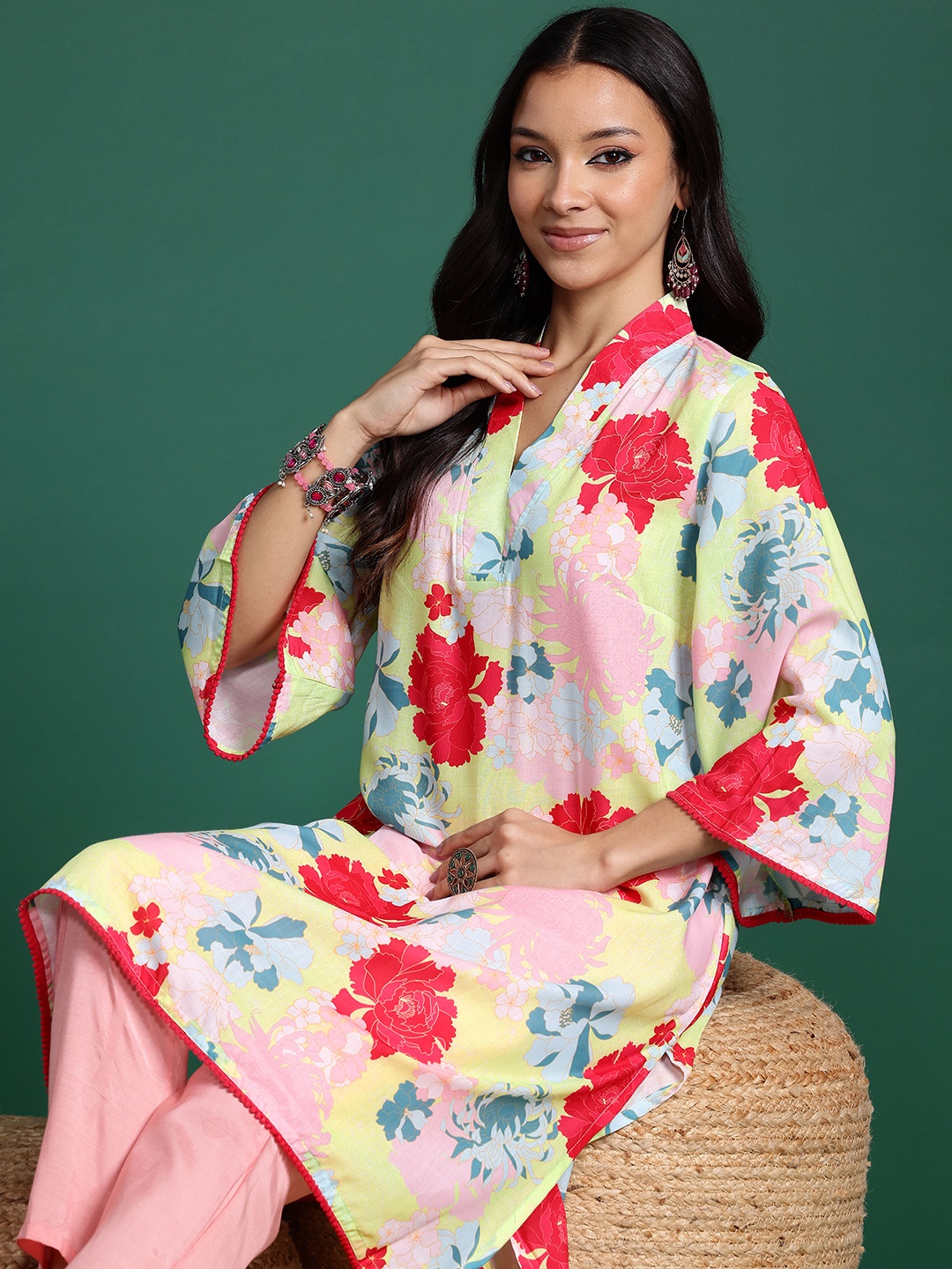 

Sangria Floral Print Flared Sleeves Kurta, Pink