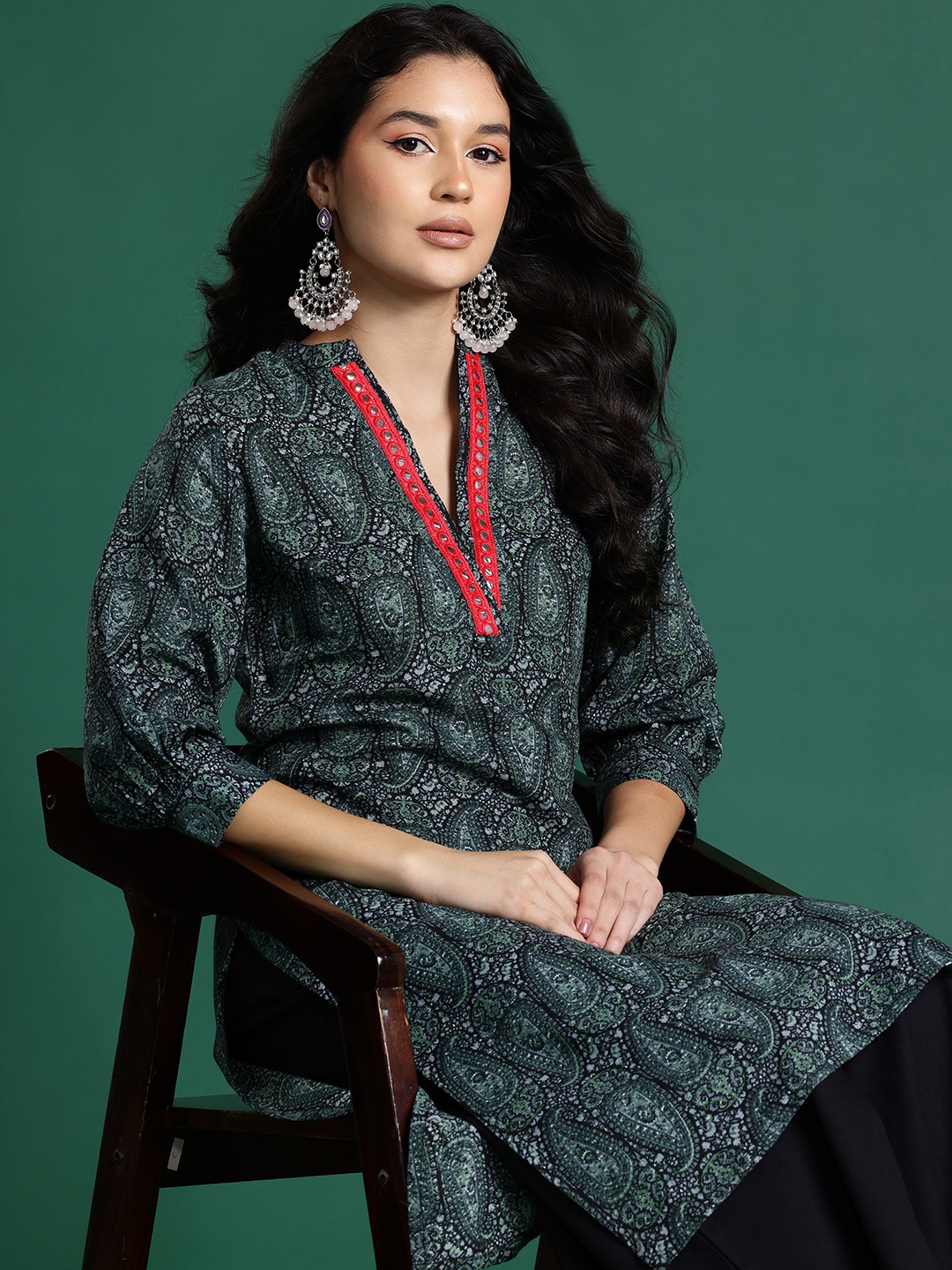 

Sangria Paisley Print Mirror Work Kurta, Green