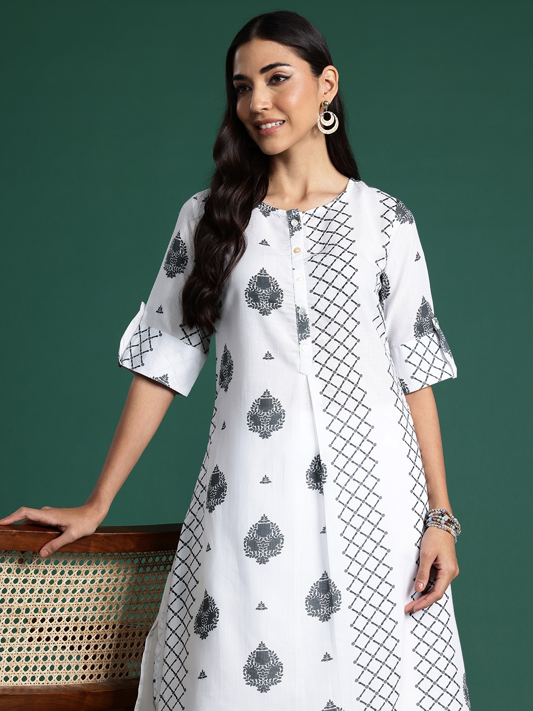 

Sangria Floral Printed Kurta with Roll-Up Tabs, White