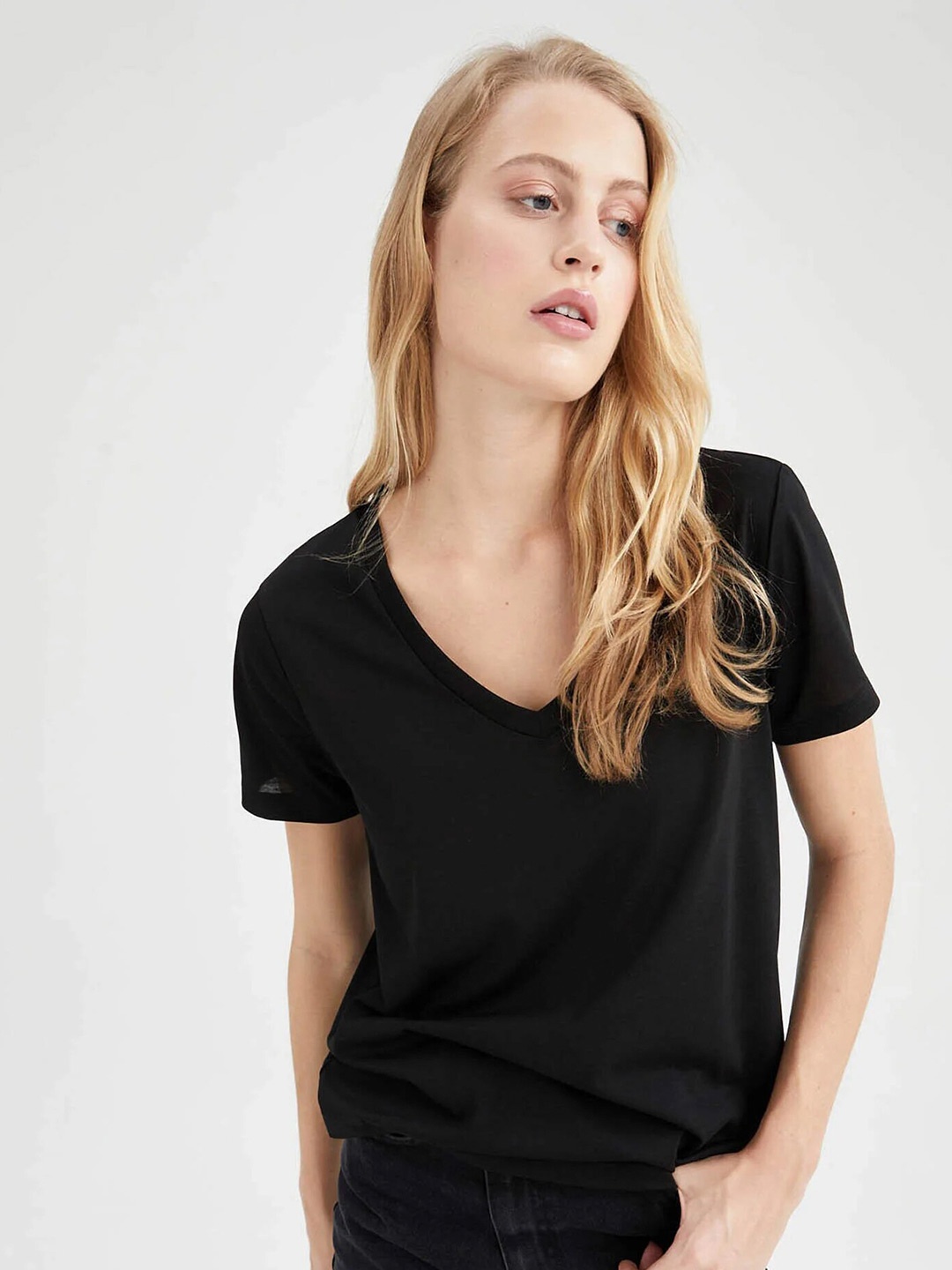 

COLOR CAPITAL Pack of 5 V-Neck Short Sleeves Top, Black