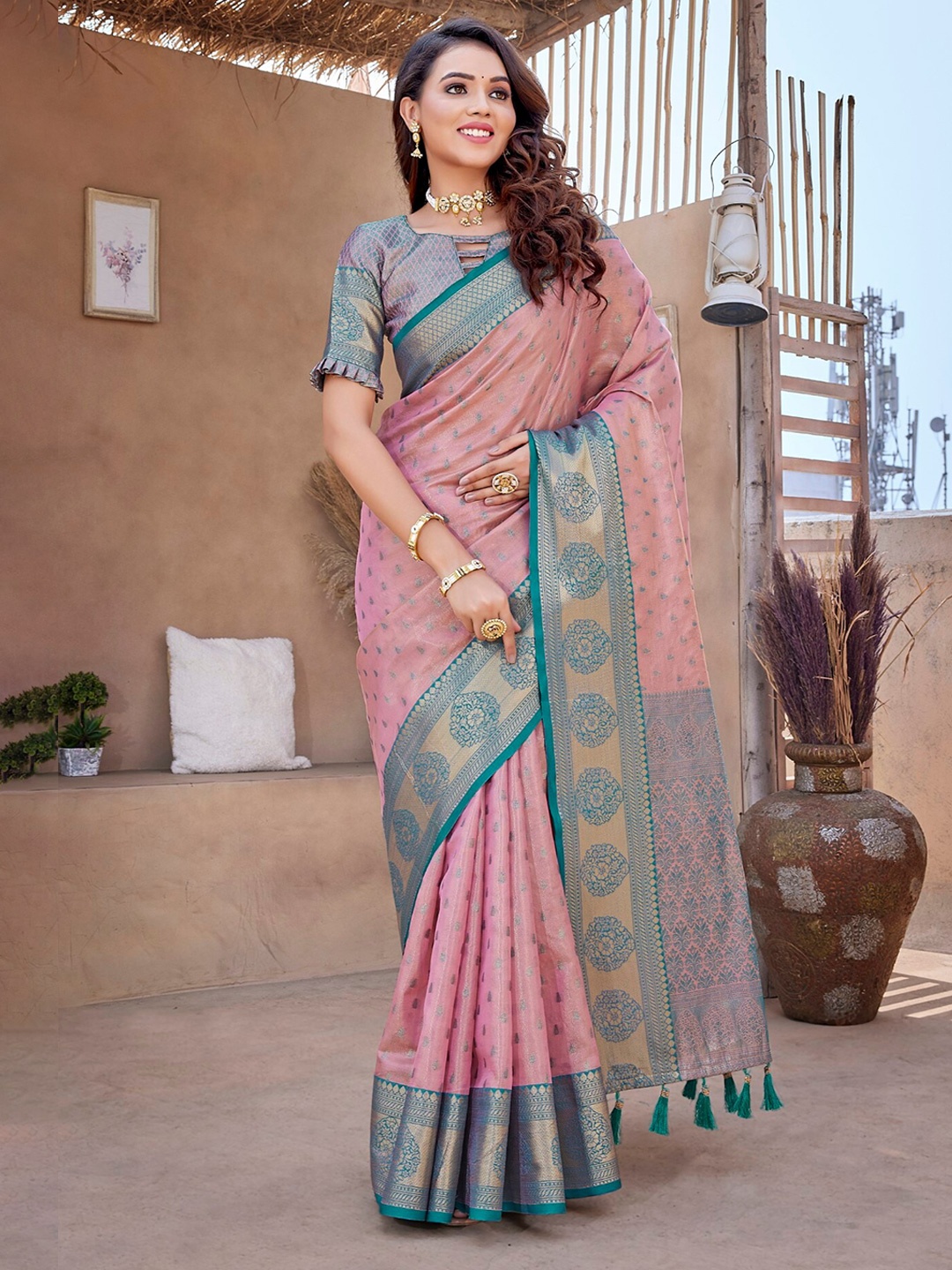

LeeliPeeri Designer Woven Design Zari Saree, Pink