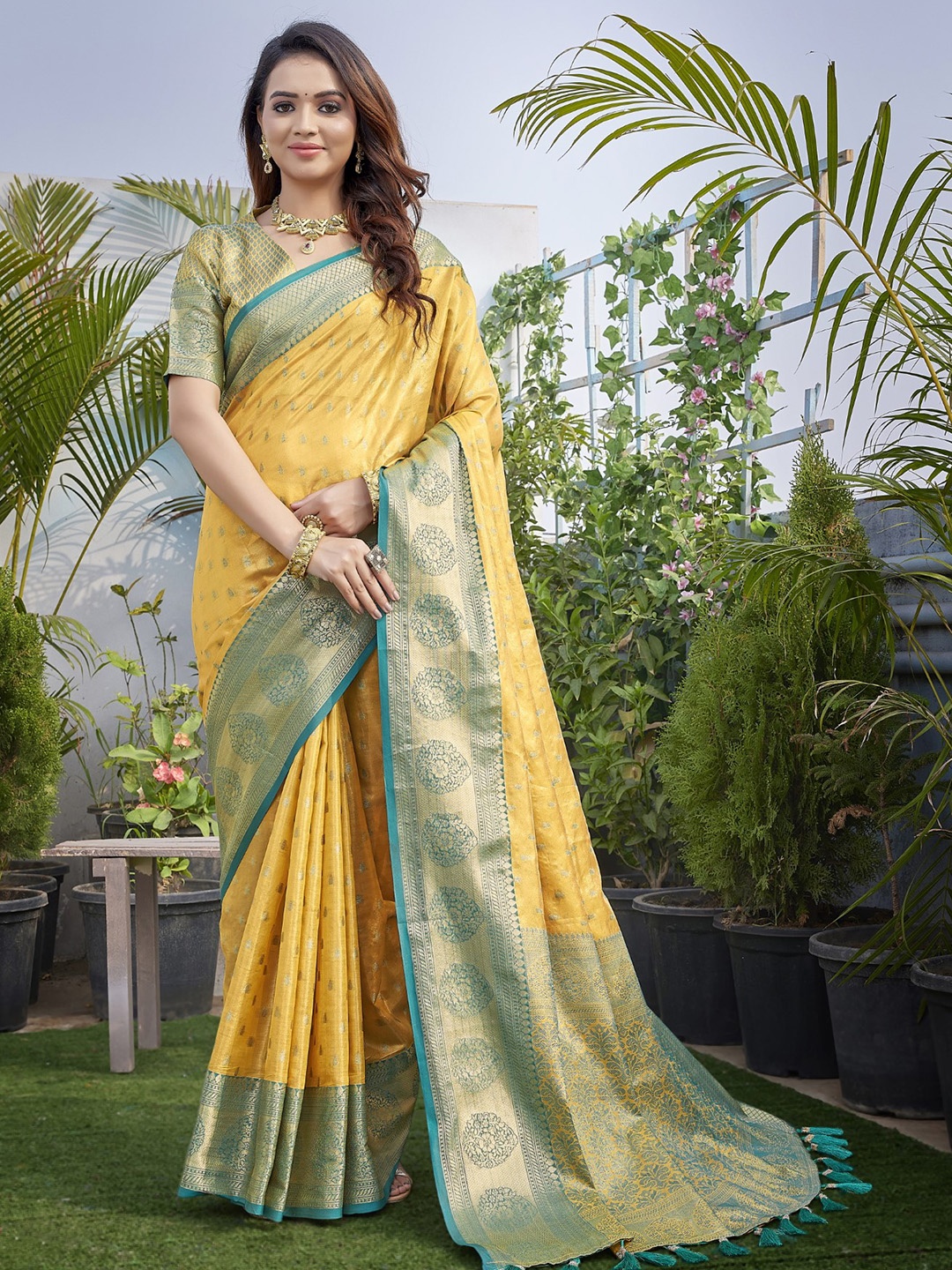 

LeeliPeeri Designer Woven Design Zari Saree, Yellow