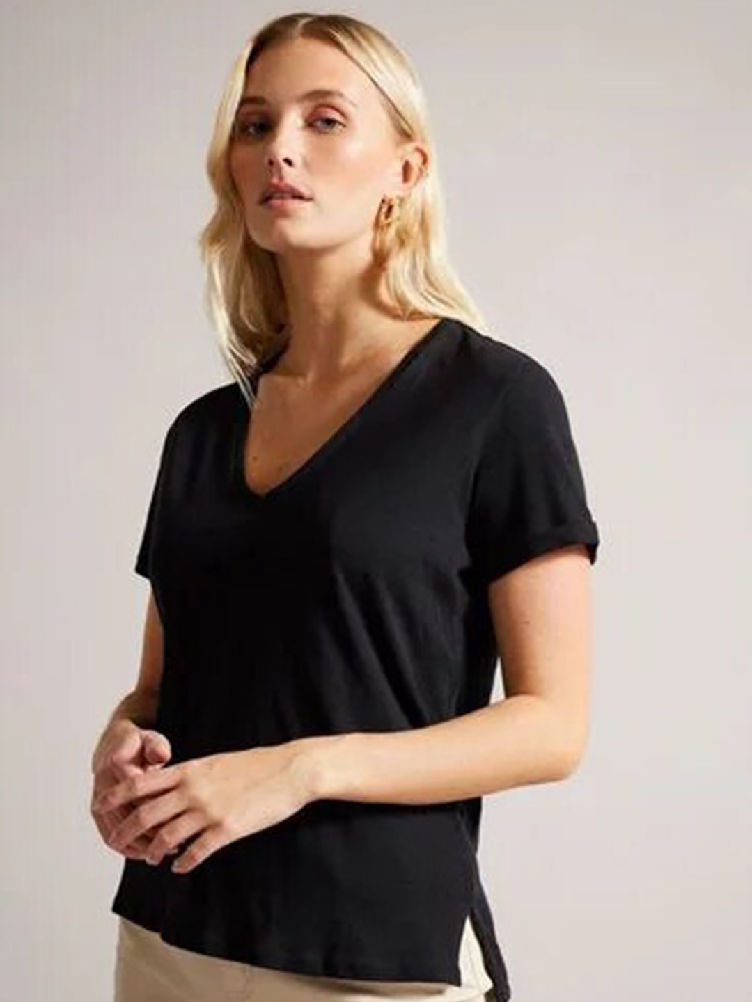 

COLOR CAPITAL Pack Of 3 V Neck Regular Tops, Black