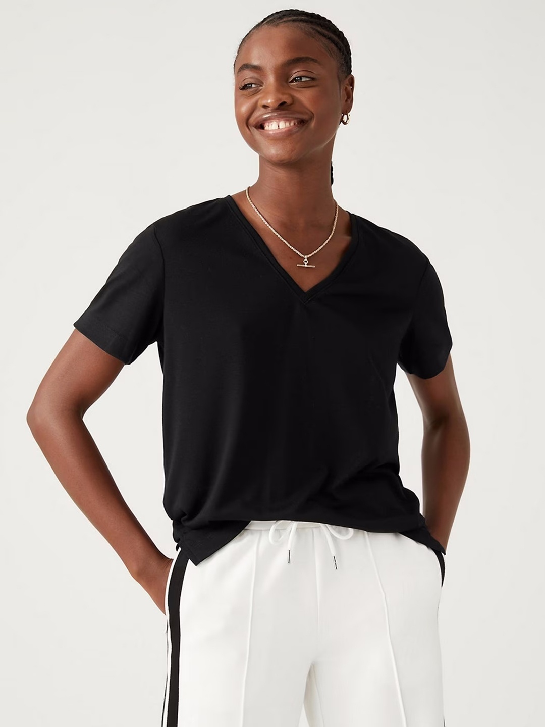 

COLOR CAPITAL V-Neck Short Sleeves Top, Black
