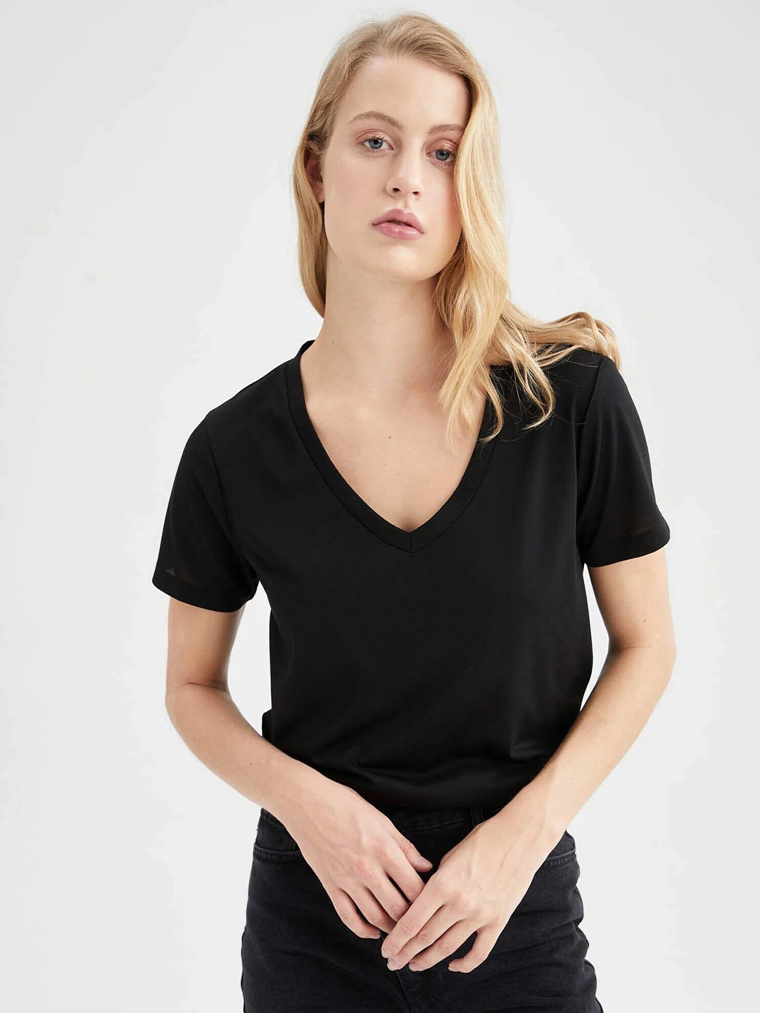 

COLOR CAPITAL V Neck Relaxed Fit Top, Black