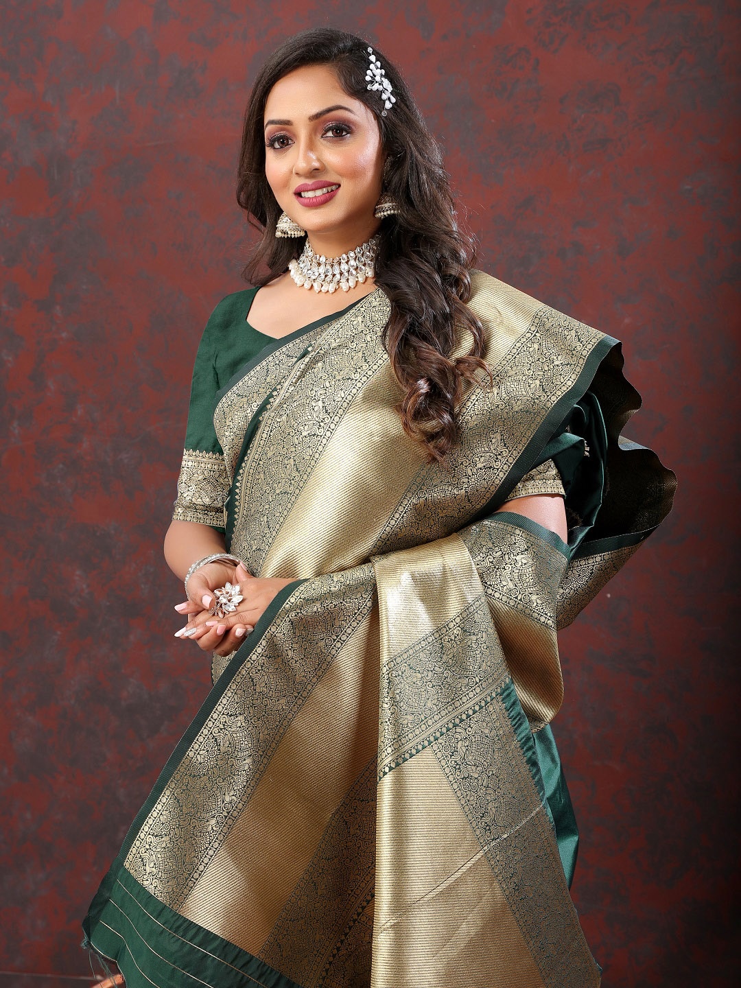 

faxofab Green & GoldToned Ethnic Woven Design Zari Silk Banarasi Saree