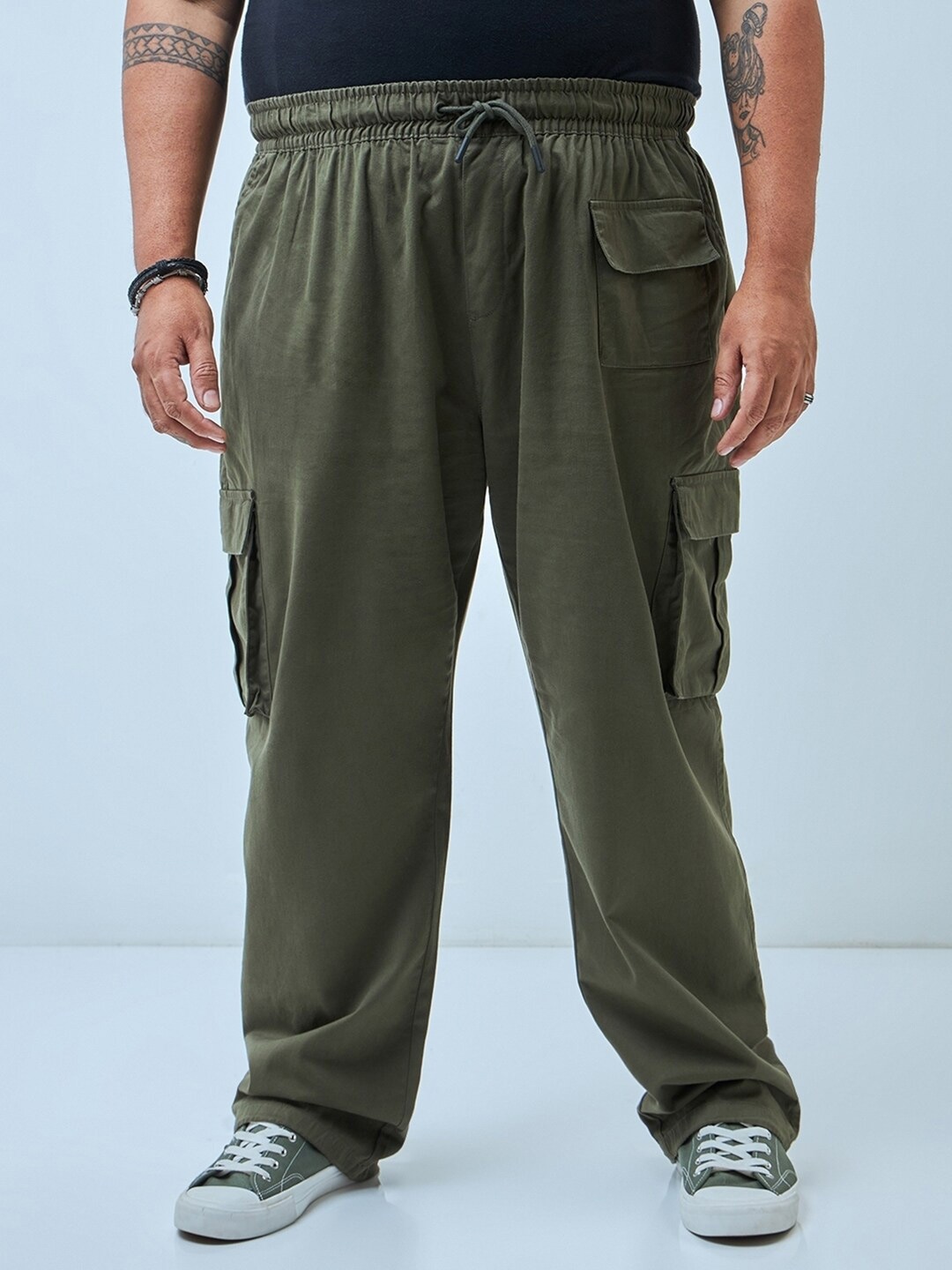 

Bewakoof Men Plus Size Oversized Cargo Pants, Green