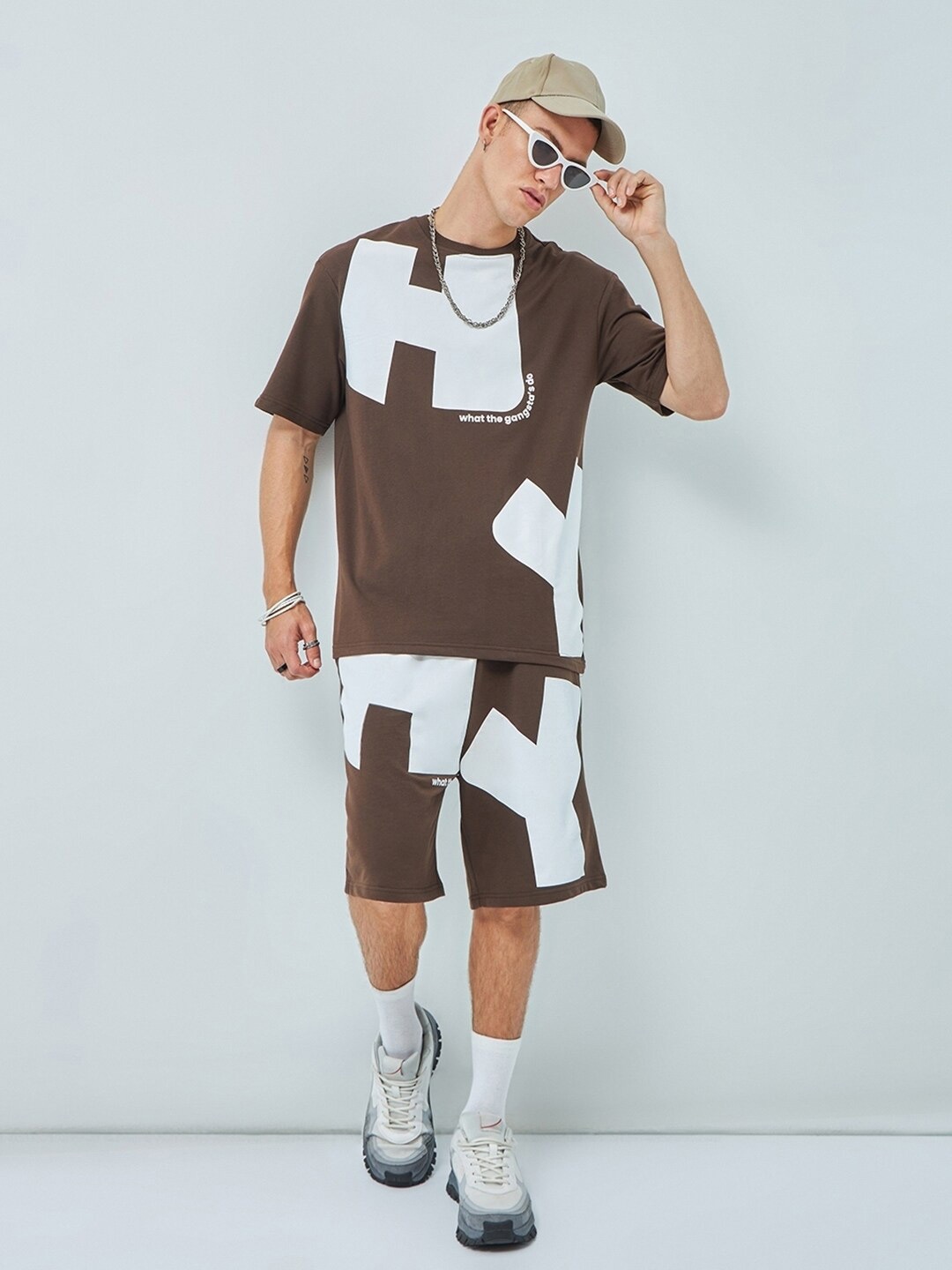 

Bewakoof Typography Printed Oversized T-Shirt With Shorts Co-Ords, Brown