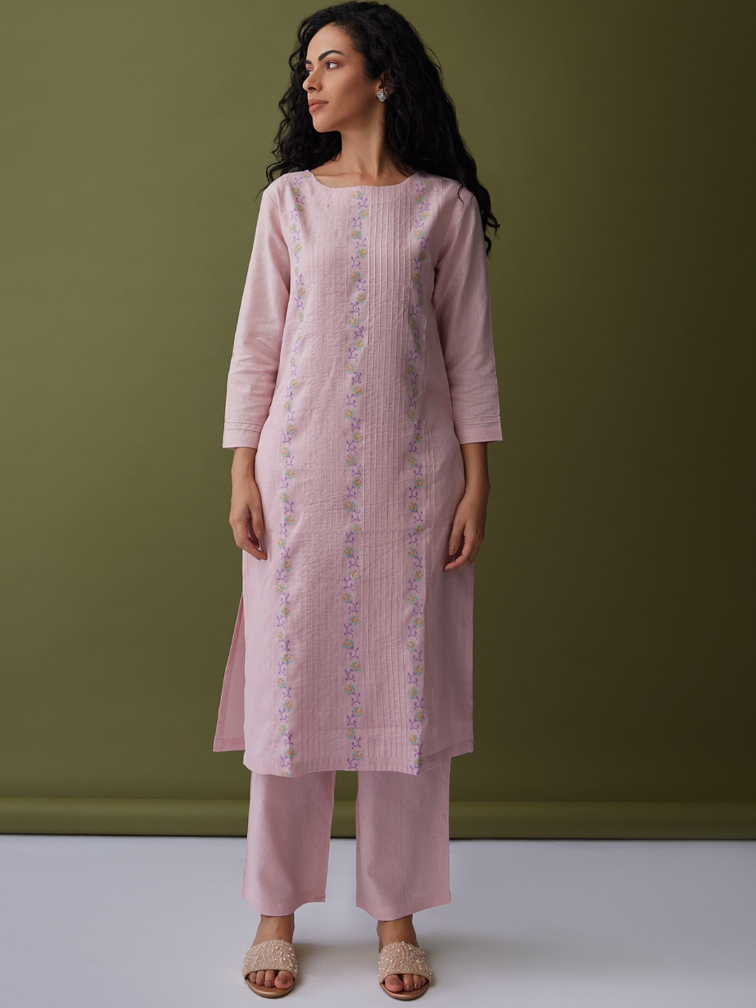 

Bombay Bloom Ethnic Motifs Embroidered Linen Kurta, Pink