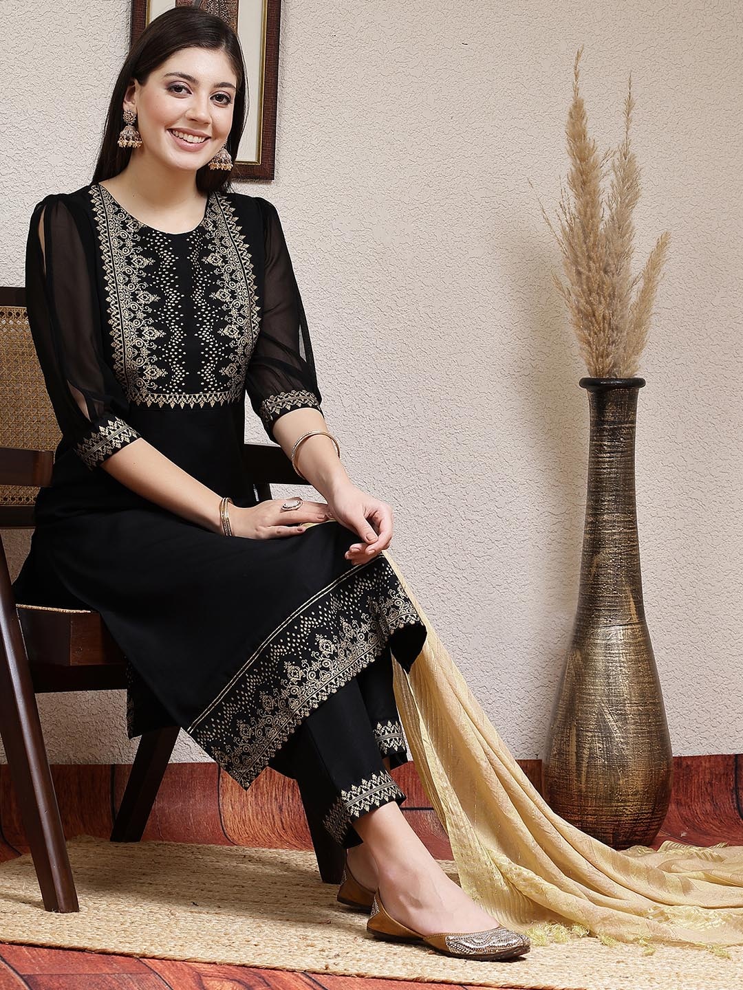 

SKYLEE Printed Regular Kurti with Palazzos & Dupatta, Black