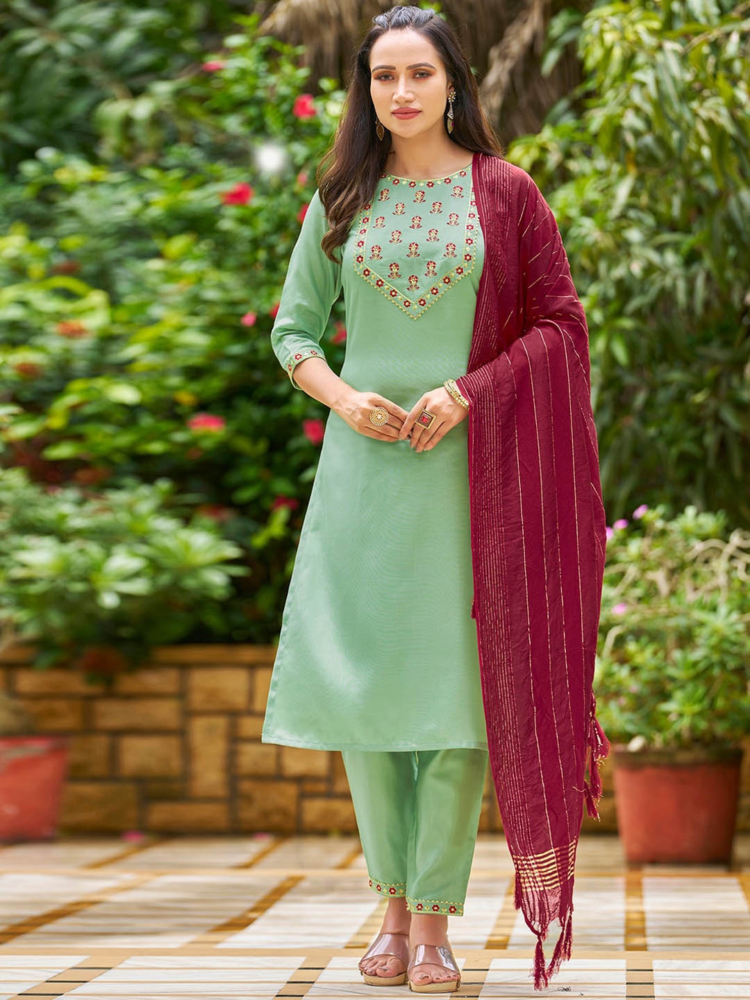 

SKYLEE Floral Yoke Design Regular Thread Work Kurta with Trousers & Dupatta, Lime green