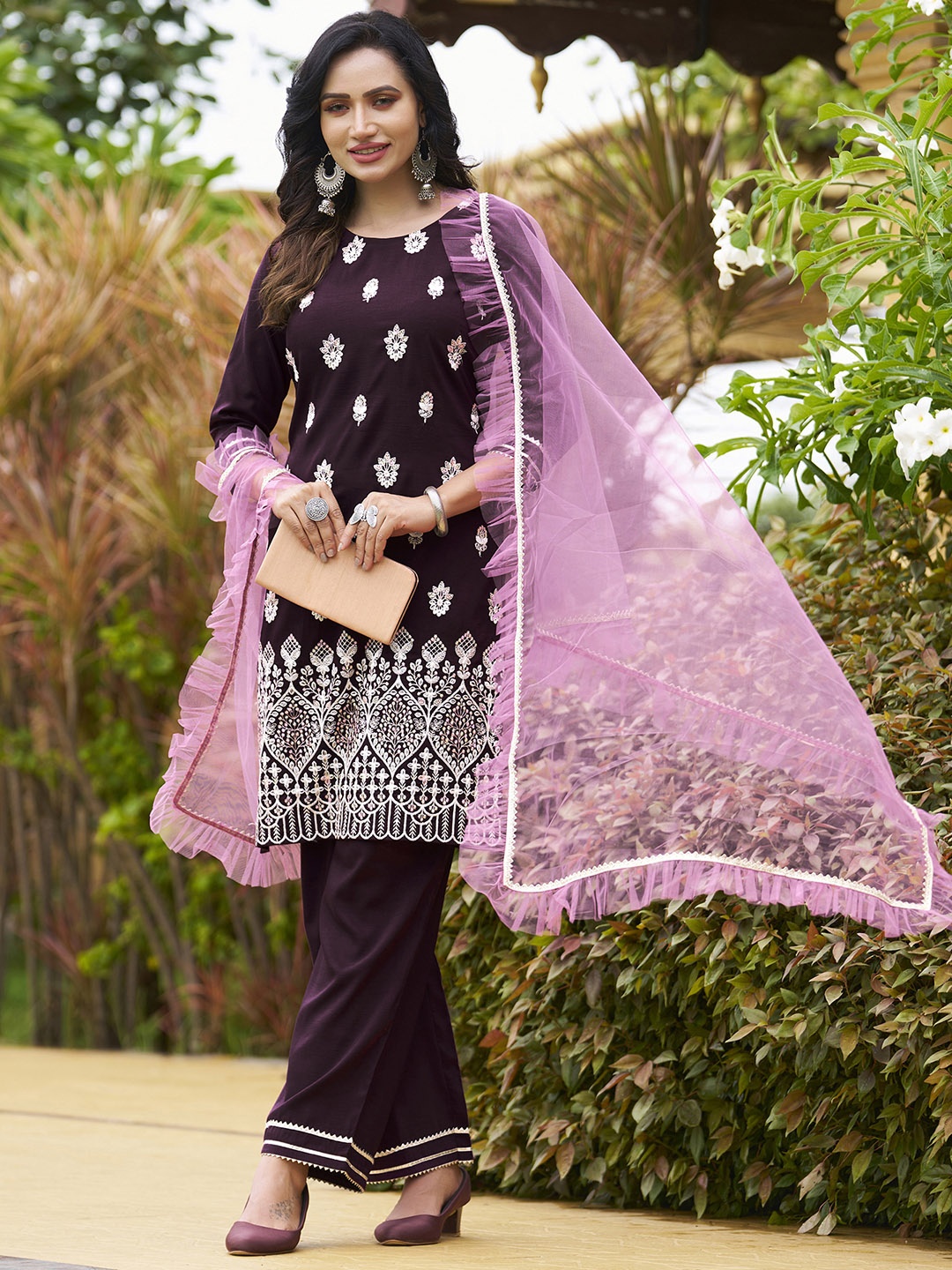 

SKYLEE Purple & White Ethnic Motifs Embroidered Straight Kurta & Palazzos With Dupatta