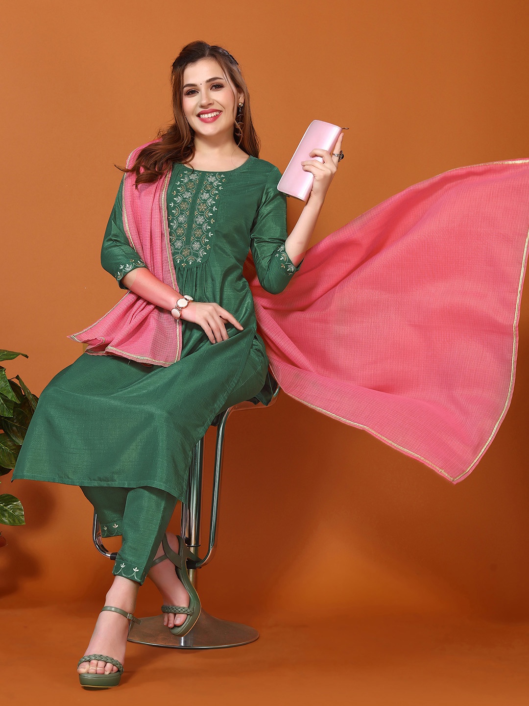 

SKYLEE Floral Embroidered Straight Kurta & Trousers With Dupatta, Green