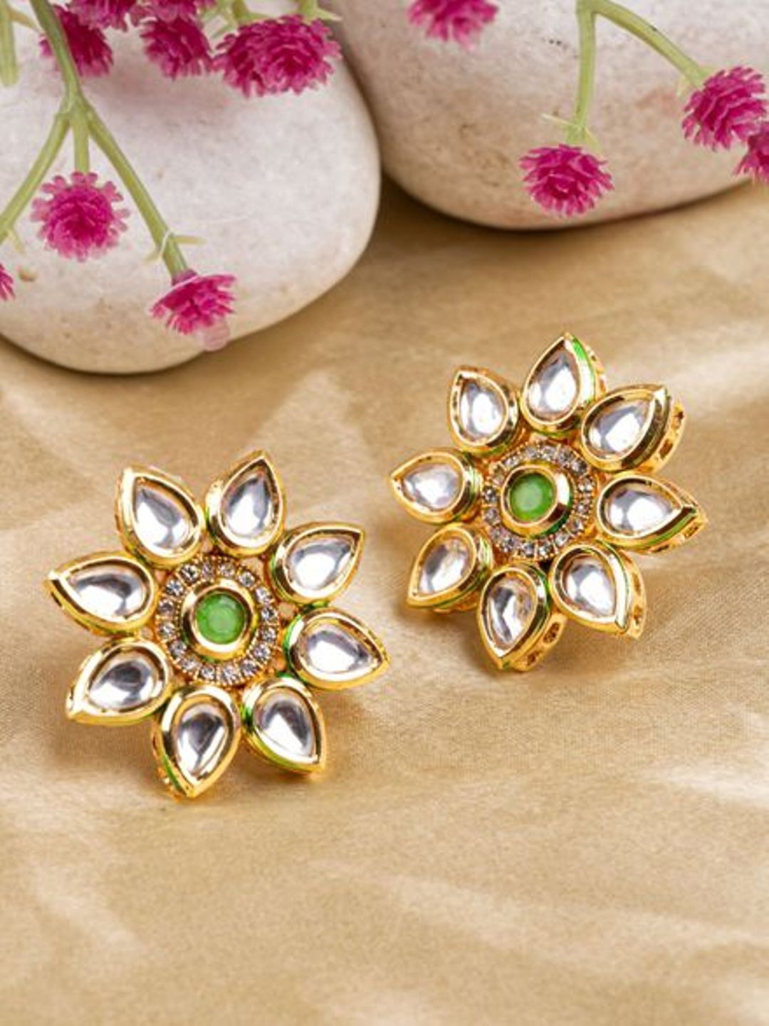 

SwaDev Gold-Plated Kundan-Studded Floral Studs Earrings