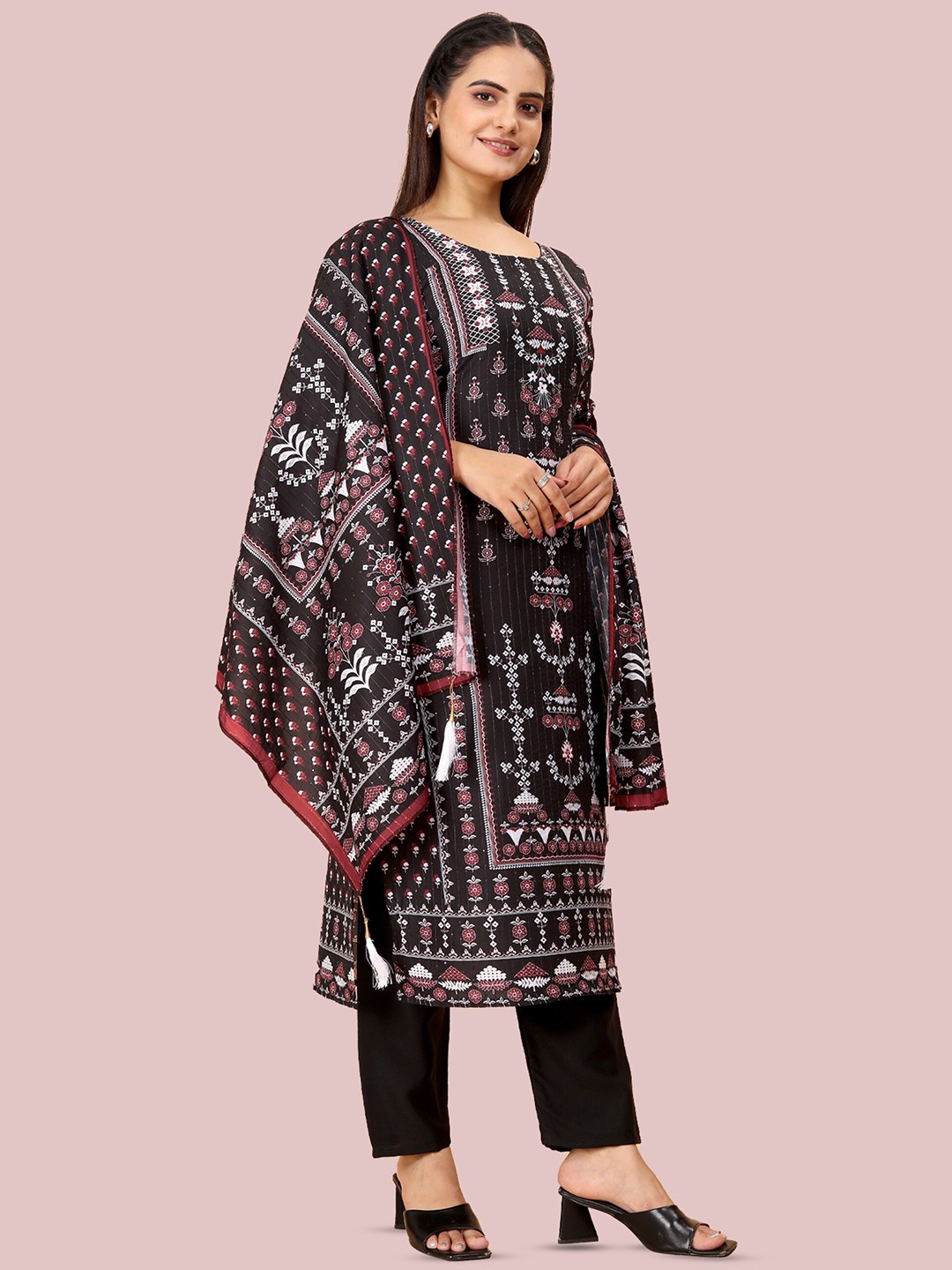 

N N ENTERPRISE Floral Printed Pure Cotton Kurta Trousers & Dupatta, Black