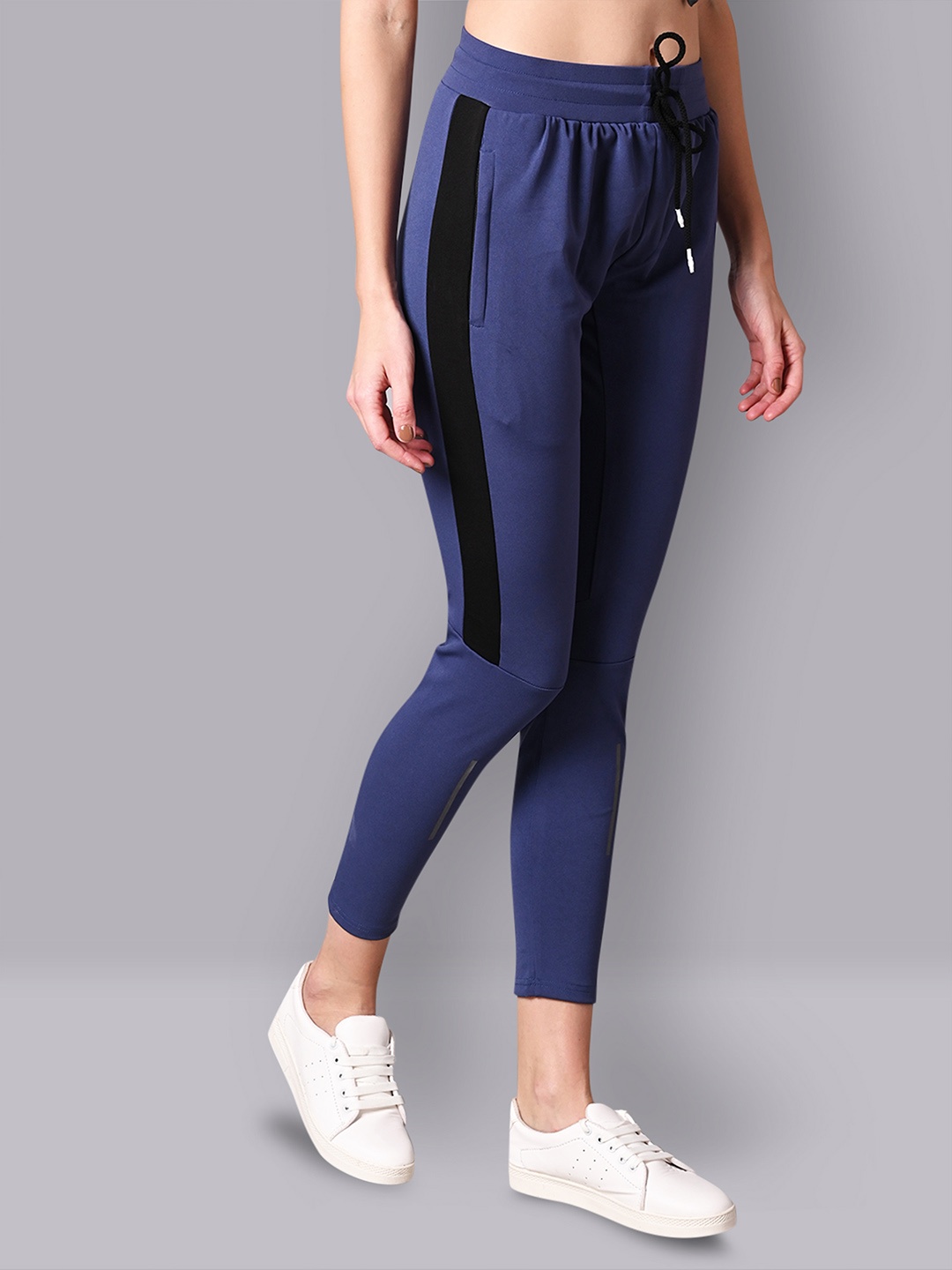 

Dpassion Women Skinny-Fit Trackpants, Blue