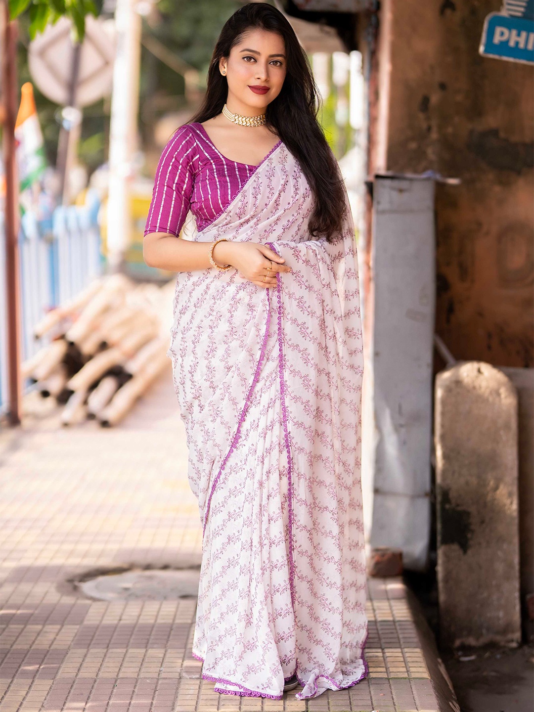 

Mitera Floral Printed Georgette Saree, Purple