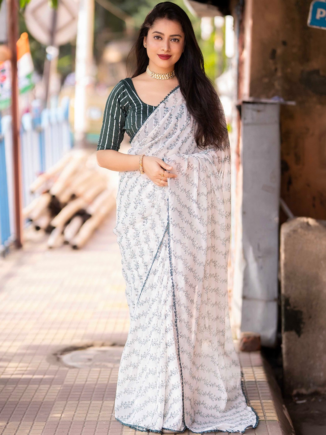 

Mitera Floral Printed Saree, Green
