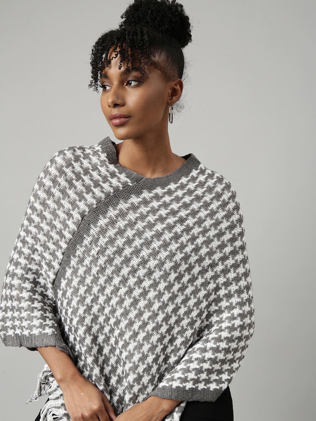 

SHOWOFF V Neck Geometric Print Longline Poncho with Fringed Detail, Grey