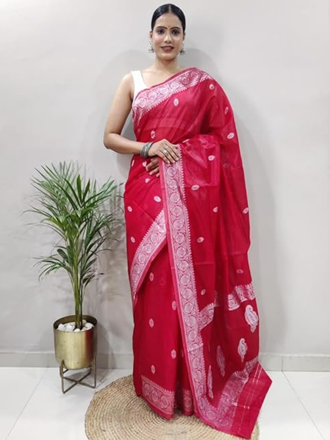 

RadadiyaTRD Ethnic Motifs Woven Design Zari Silk Cotton Saree, Red