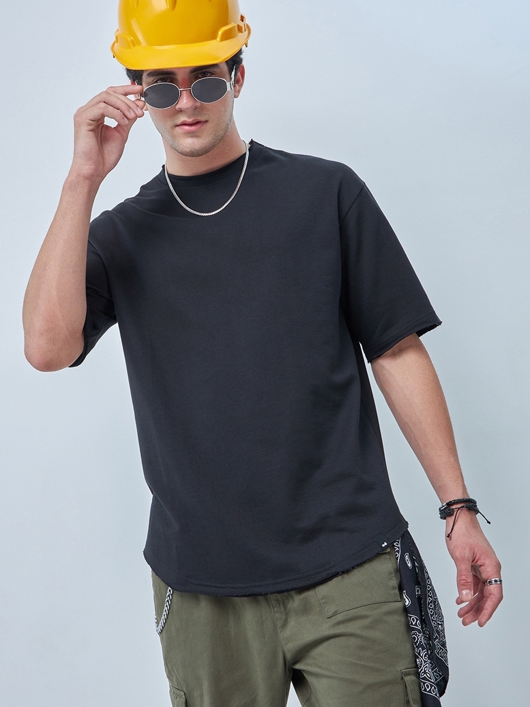 

Bewakoof Heavy Duty 1.0 Men Black Oversized T-shirt