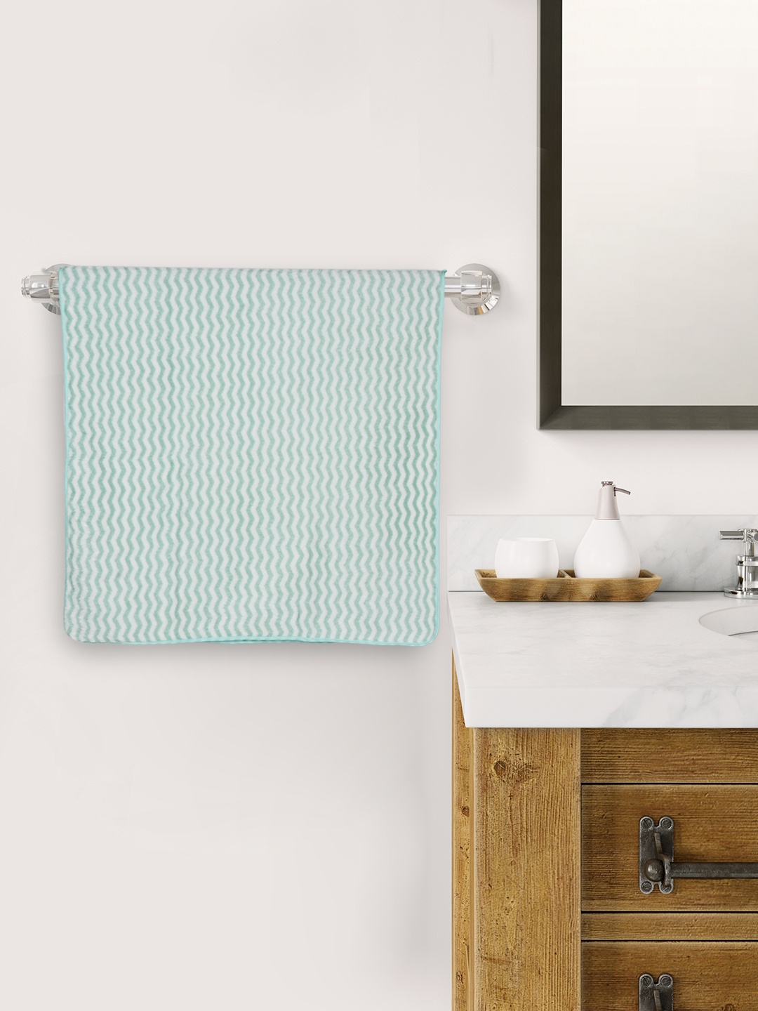 

Style Shoes White & Blue Striped Super Absorbent Bath Towel
