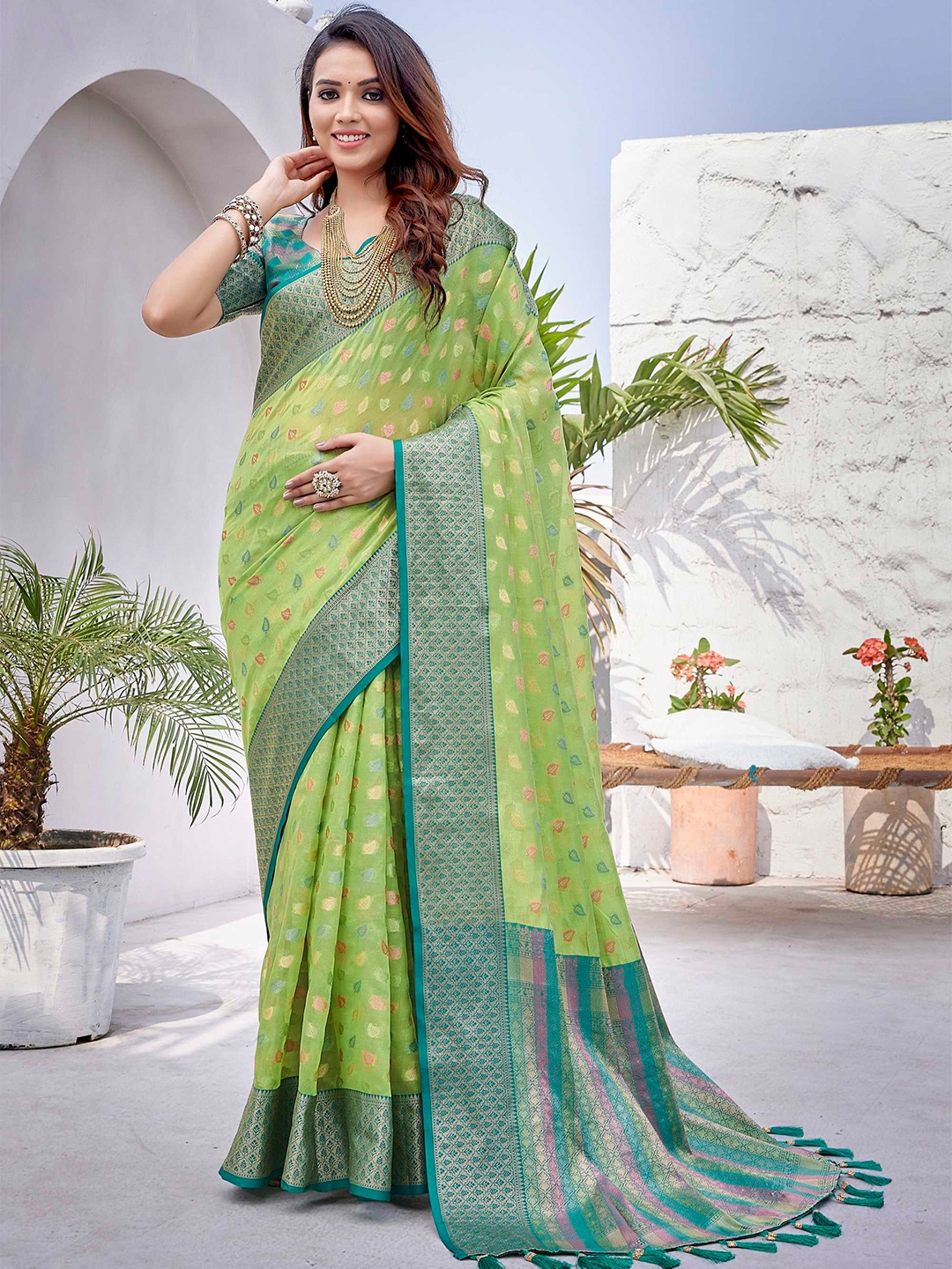 

Mitera Floral Woven Design Zari Silk Banarasi Saree, Green