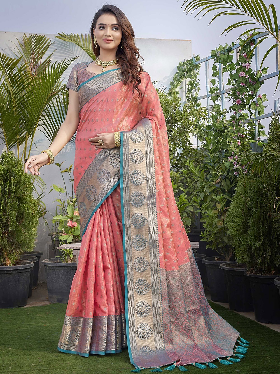 

Mitera Floral Woven Design Zari Silk Banarasi Saree, Peach