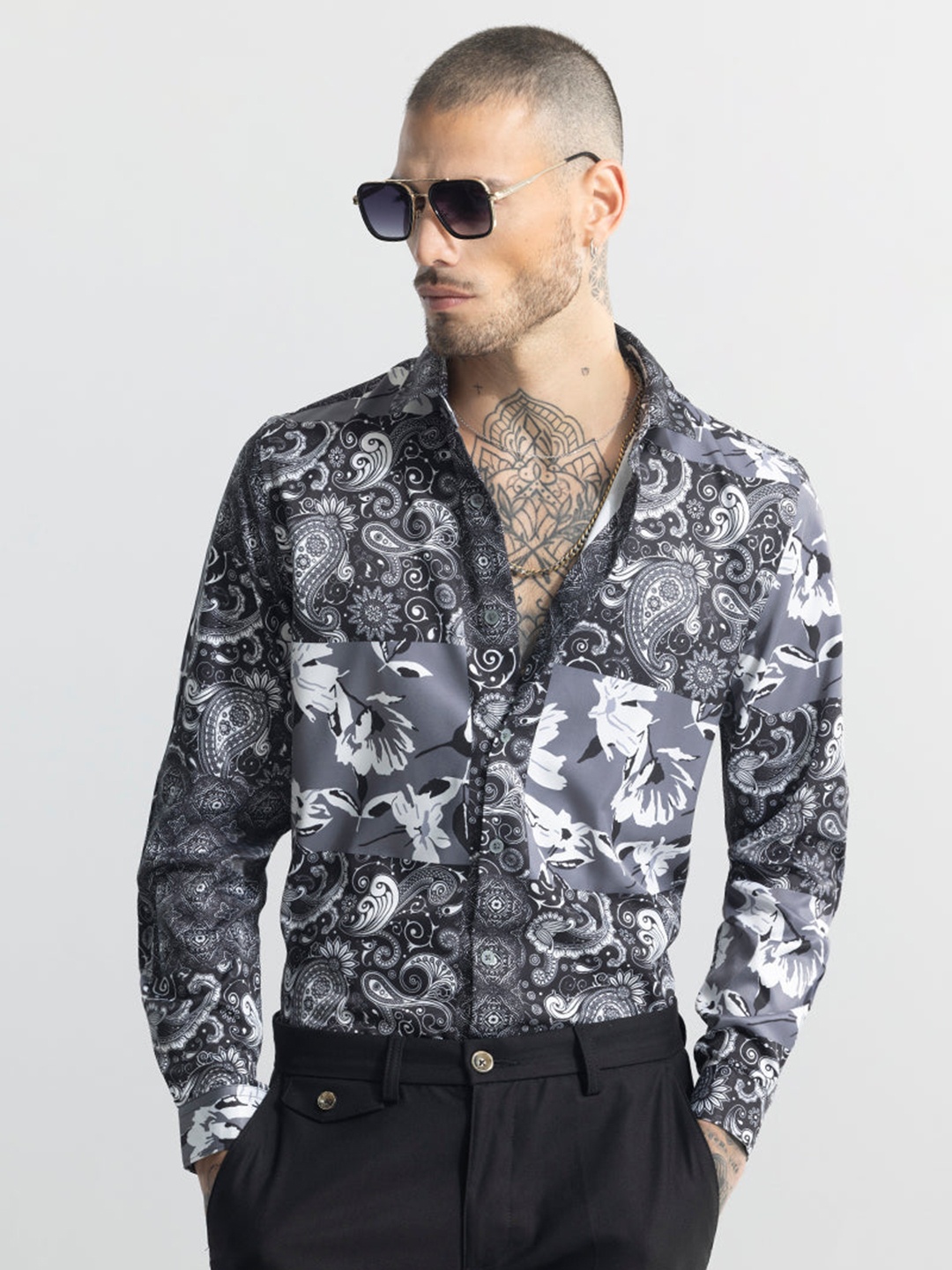 

Snitch Grey & White Classic Slim Fit Opaque Printed Cotton Casual Shirt