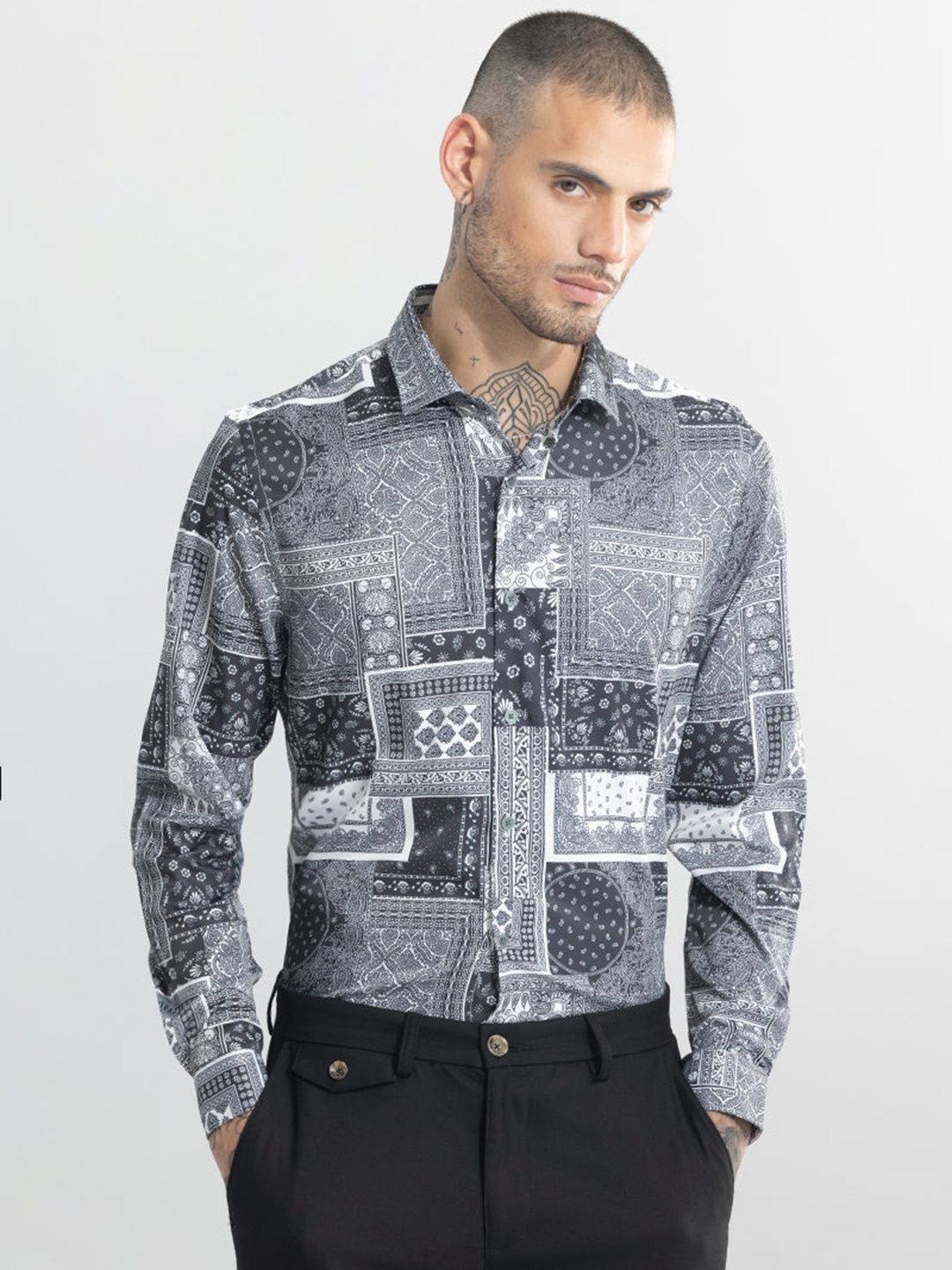

Snitch Grey & White Classic Slim Fit Opaque Cotton Printed Casual Shirt