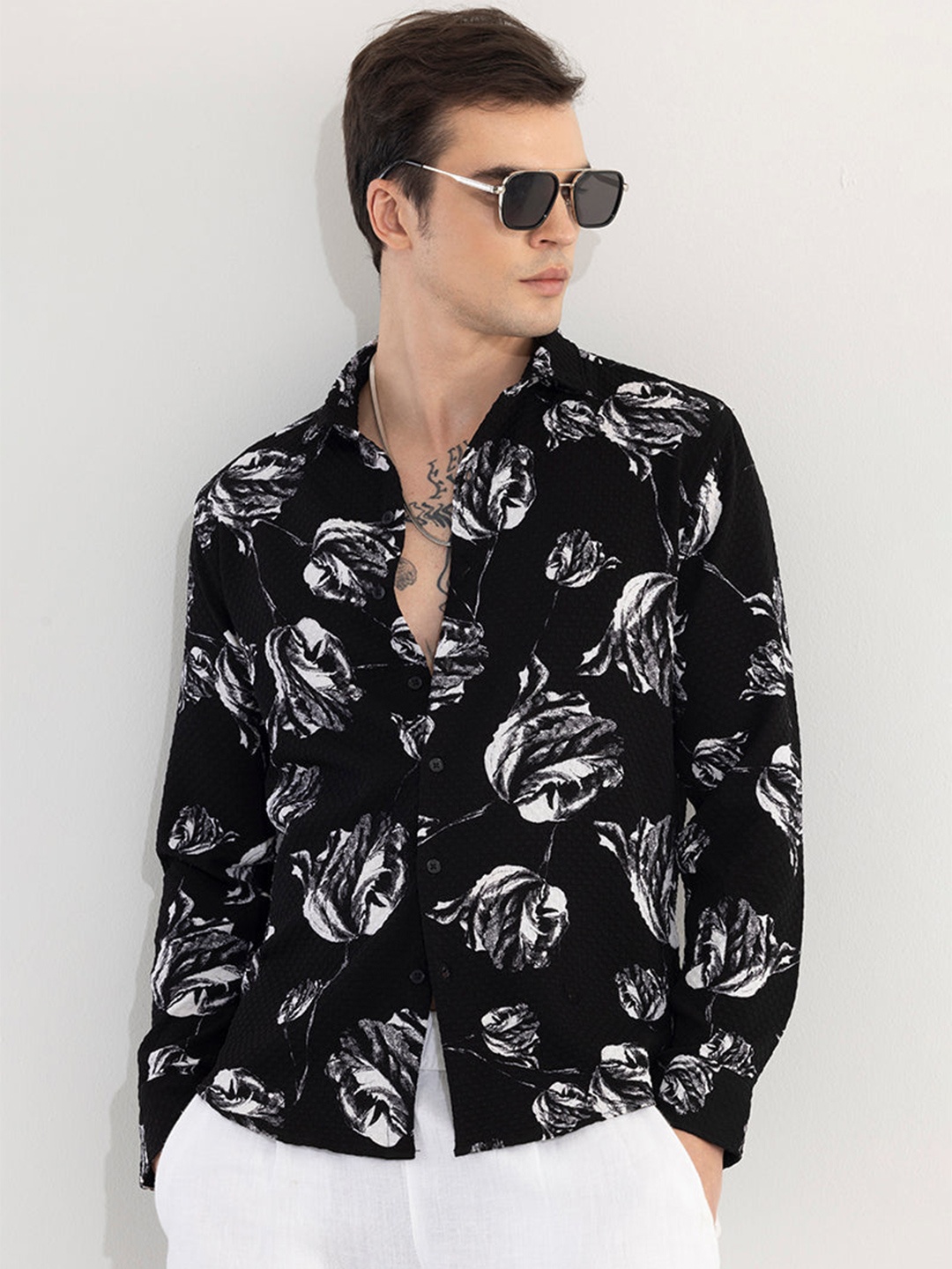 

Snitch Classic Floral Printed Spread Collar Slim Fit Casual Shirt, Black