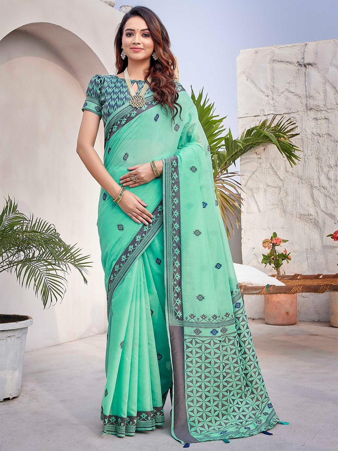 

Mitera Geometric Woven Design Silk Cotton Saree, Blue