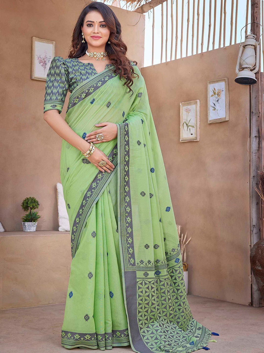 

Mitera Woven Design Silk Cotton Saree, Green