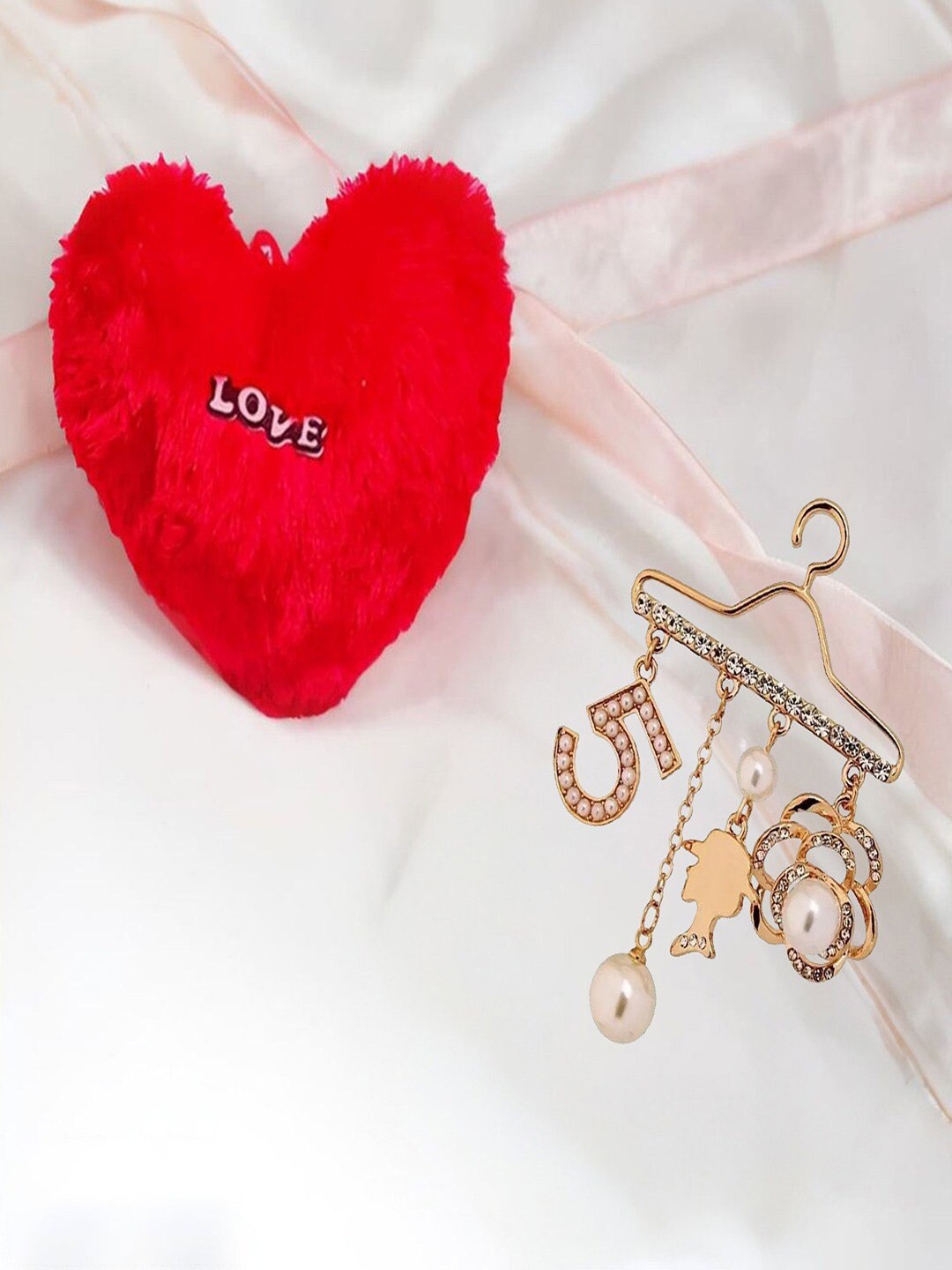 

UNIVERSITY TRENDZ Hanger Brooch With Heart Pillow, Gold