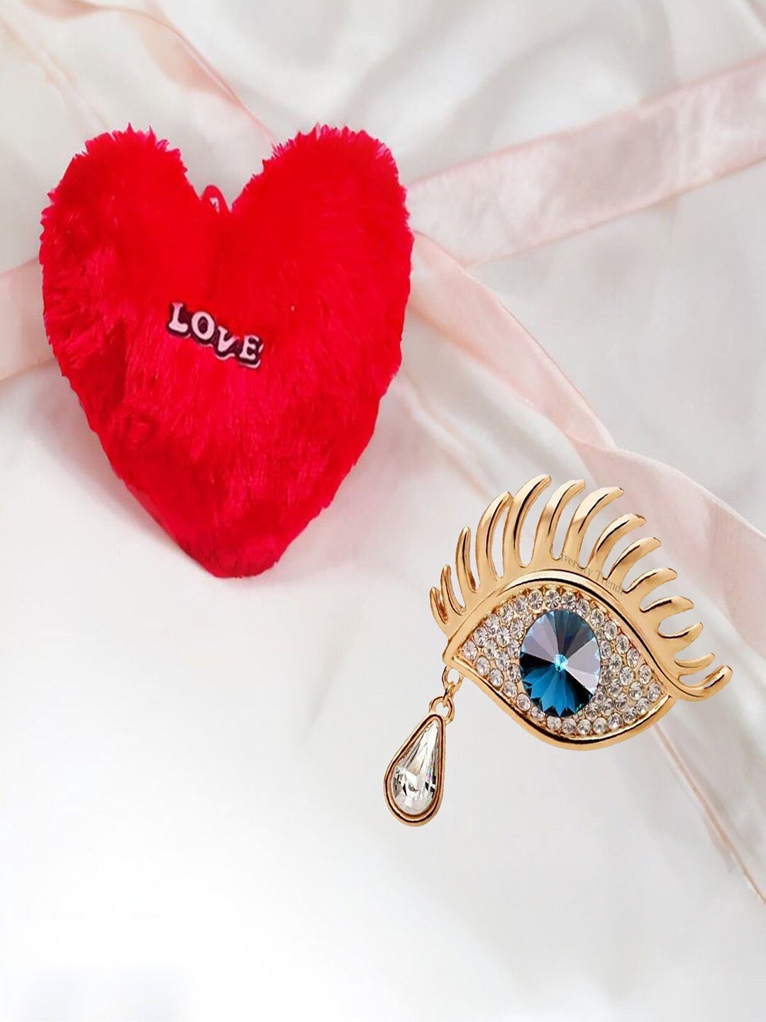 

UNIVERSITY TRENDZ Evil Eye Brooch With Heart Pillow, Red