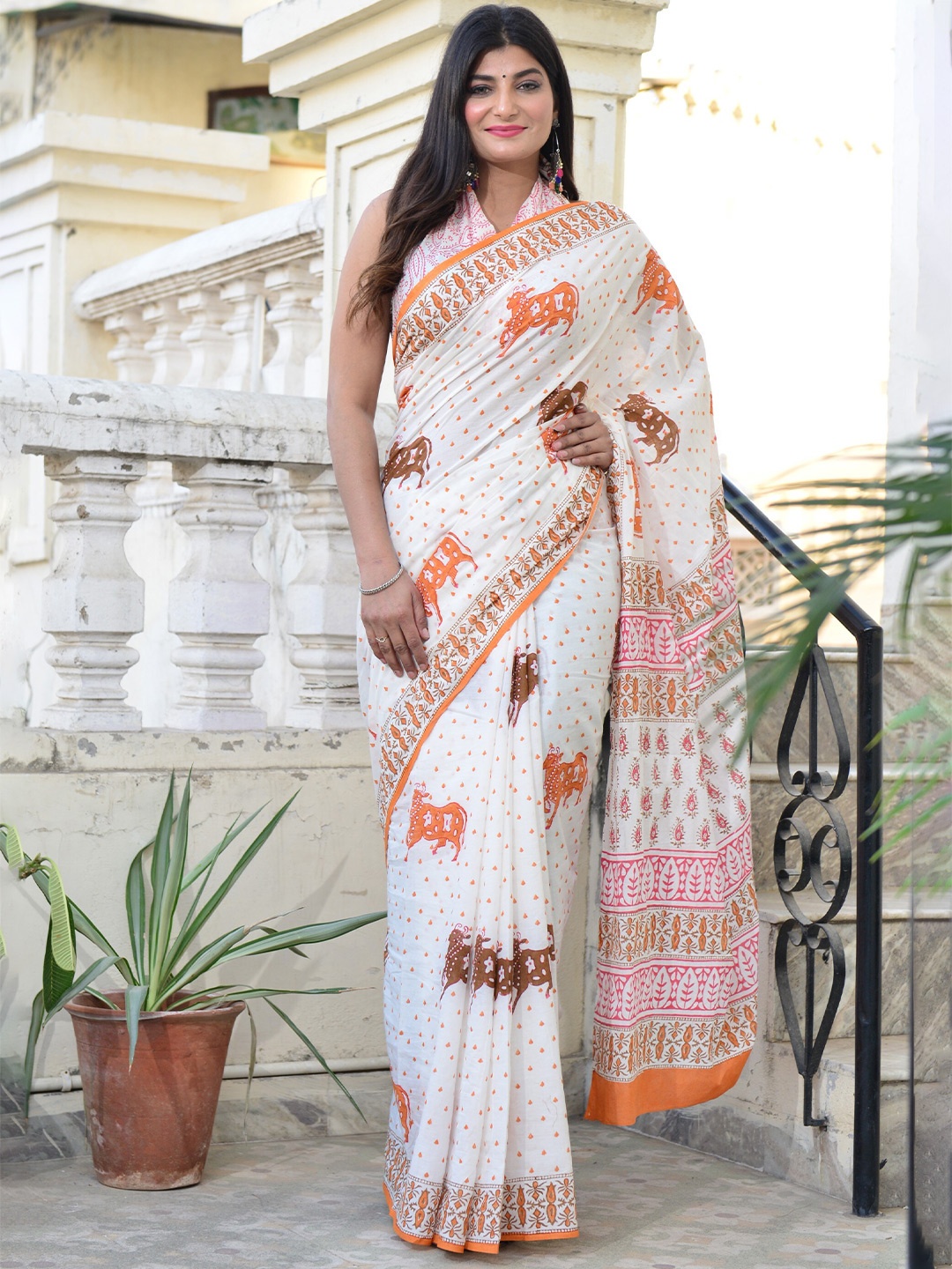 

Shivanya Handicrafts Floral Pure Cotton Block Print Saree, White
