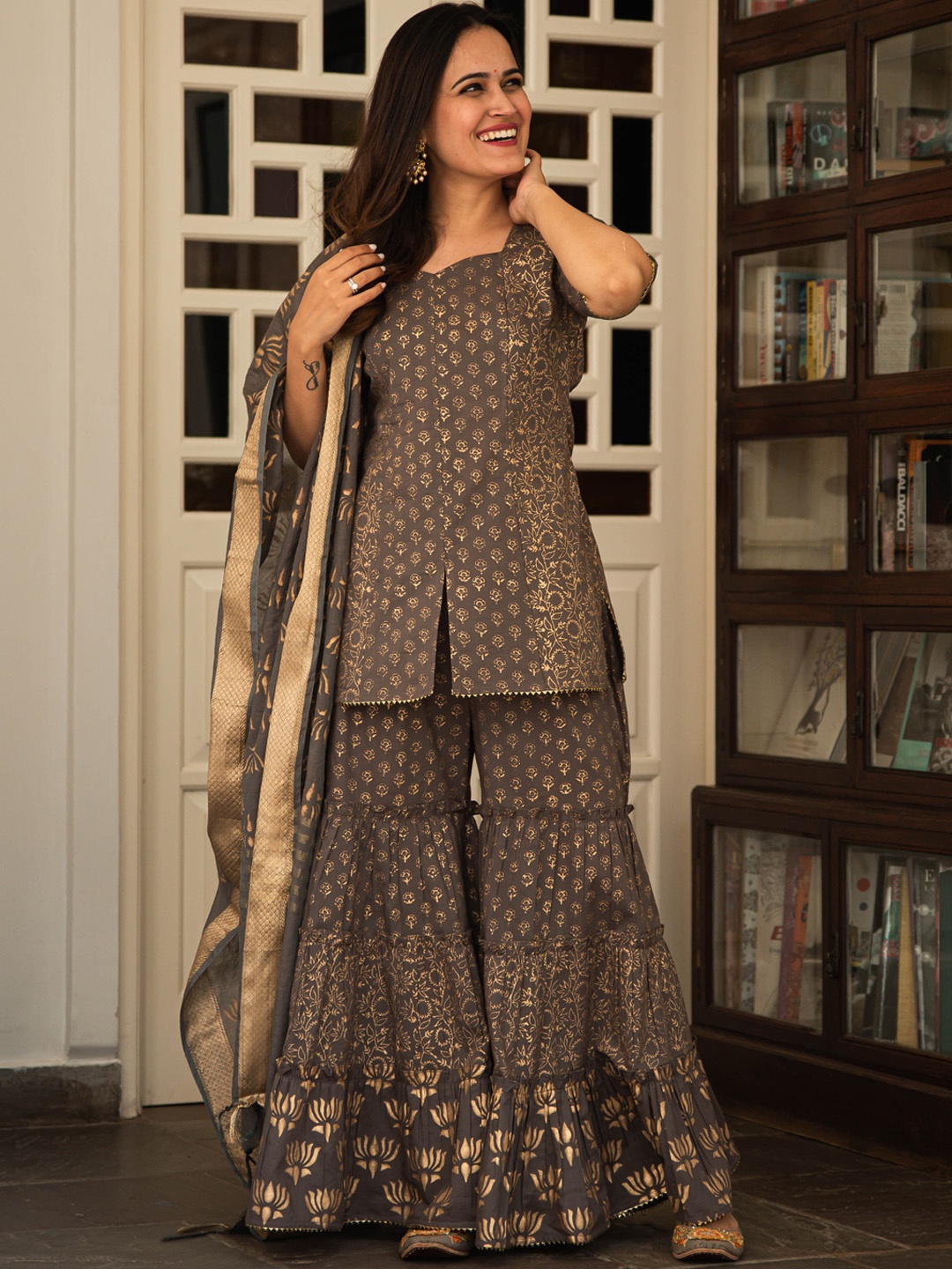 

Anouk Mirage Floral Printed Sweetheart Neck Pure Cotton Kurti With Sharara & Dupatta, Grey