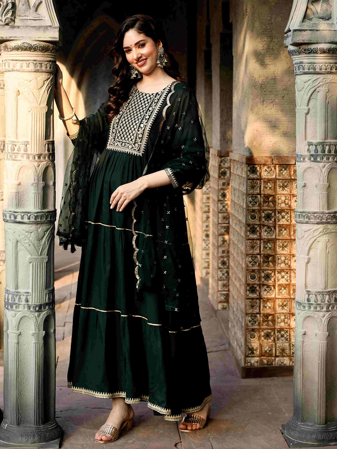 

Nayo Round Neck Embroidered Maxi Dress With Dupatta, Green