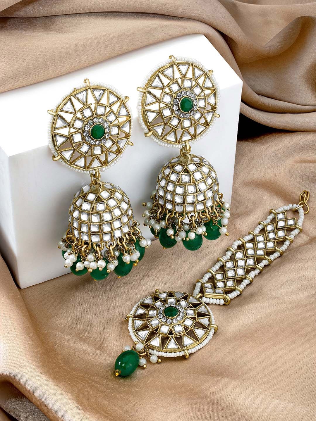 

Peora Gold-Plated Kundan Studded Earrings & Maangtikka Jewellery Set, Green